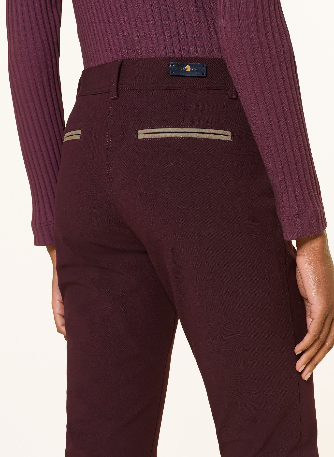 pamela henson Broek ROYAL: DONKERROOD