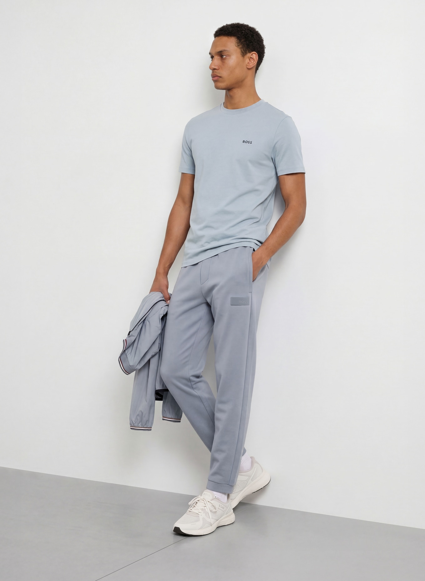 BOSS Tričko TEE: ČERNOŠEDÁ