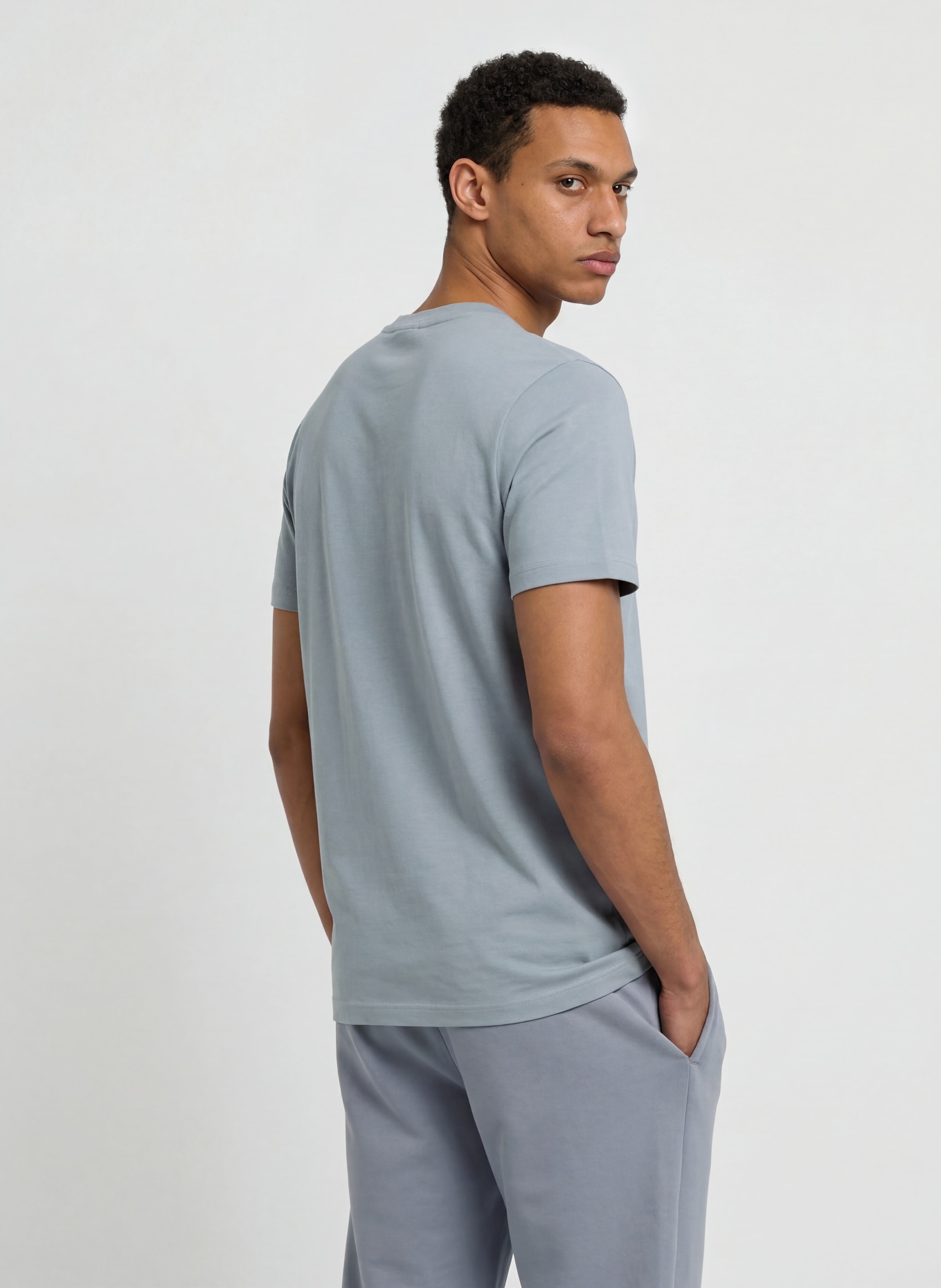 BOSS Tričko TEE: ČERNOŠEDÁ