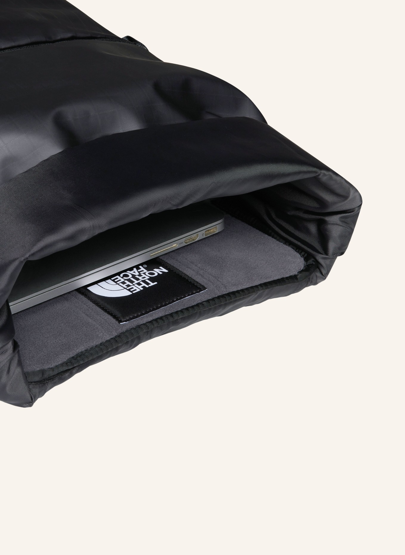 THE NORTH FACE Backpack BASE CAMP VOYAGER 25 l with laptop compartment: BLACK