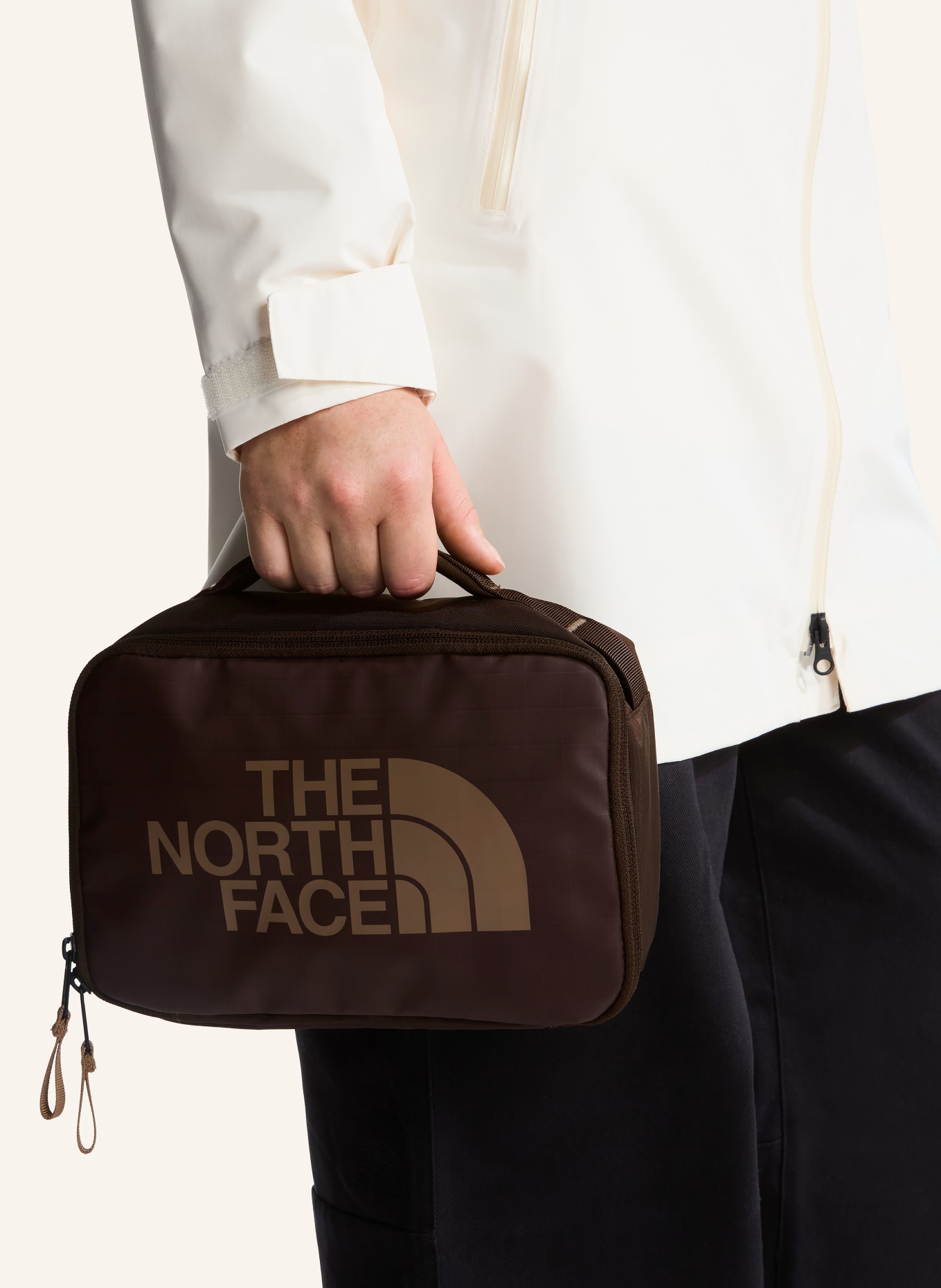 THE NORTH FACE Toilettas BASE CAMP VOYAGER: MARRON FONCÉ
