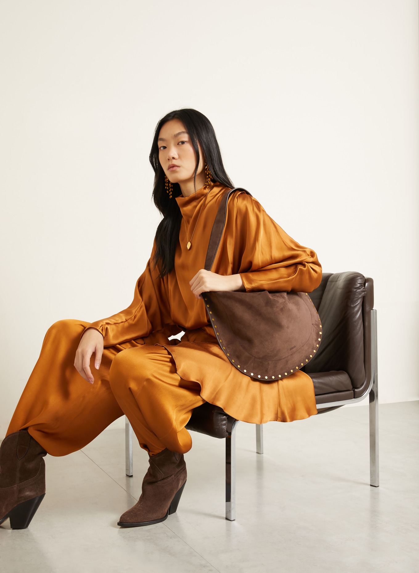 ISABEL MARANT Shopper OSKAN met zakje en studs: MARRON FONCÉ / GOUD