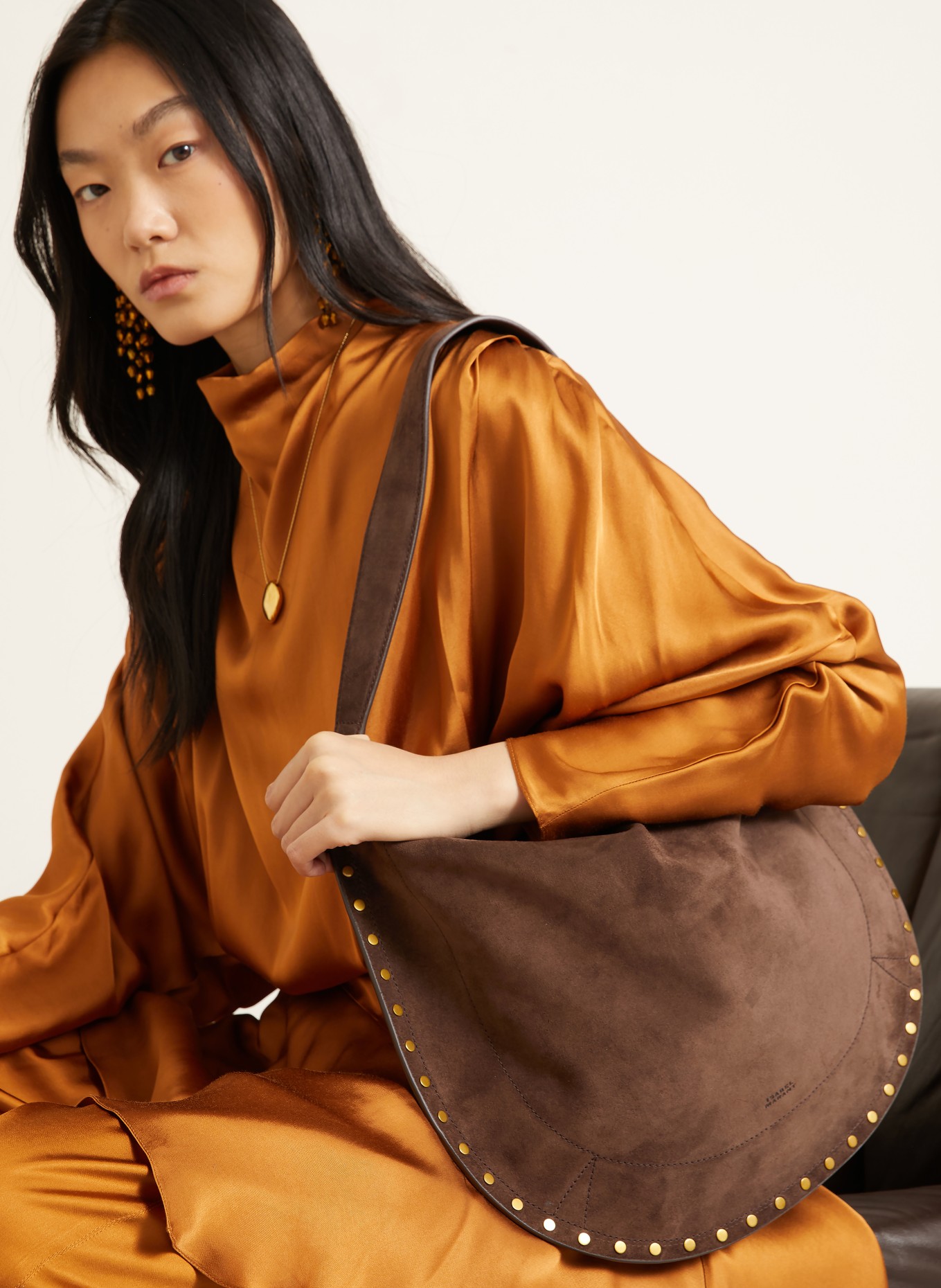 ISABEL MARANT Shopper OSKAN met zakje en studs: MARRON FONCÉ / GOUD