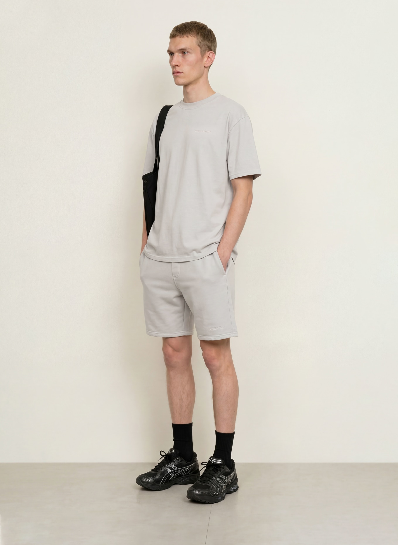 PEGADOR Koszulka oversize: JASNOCZARY