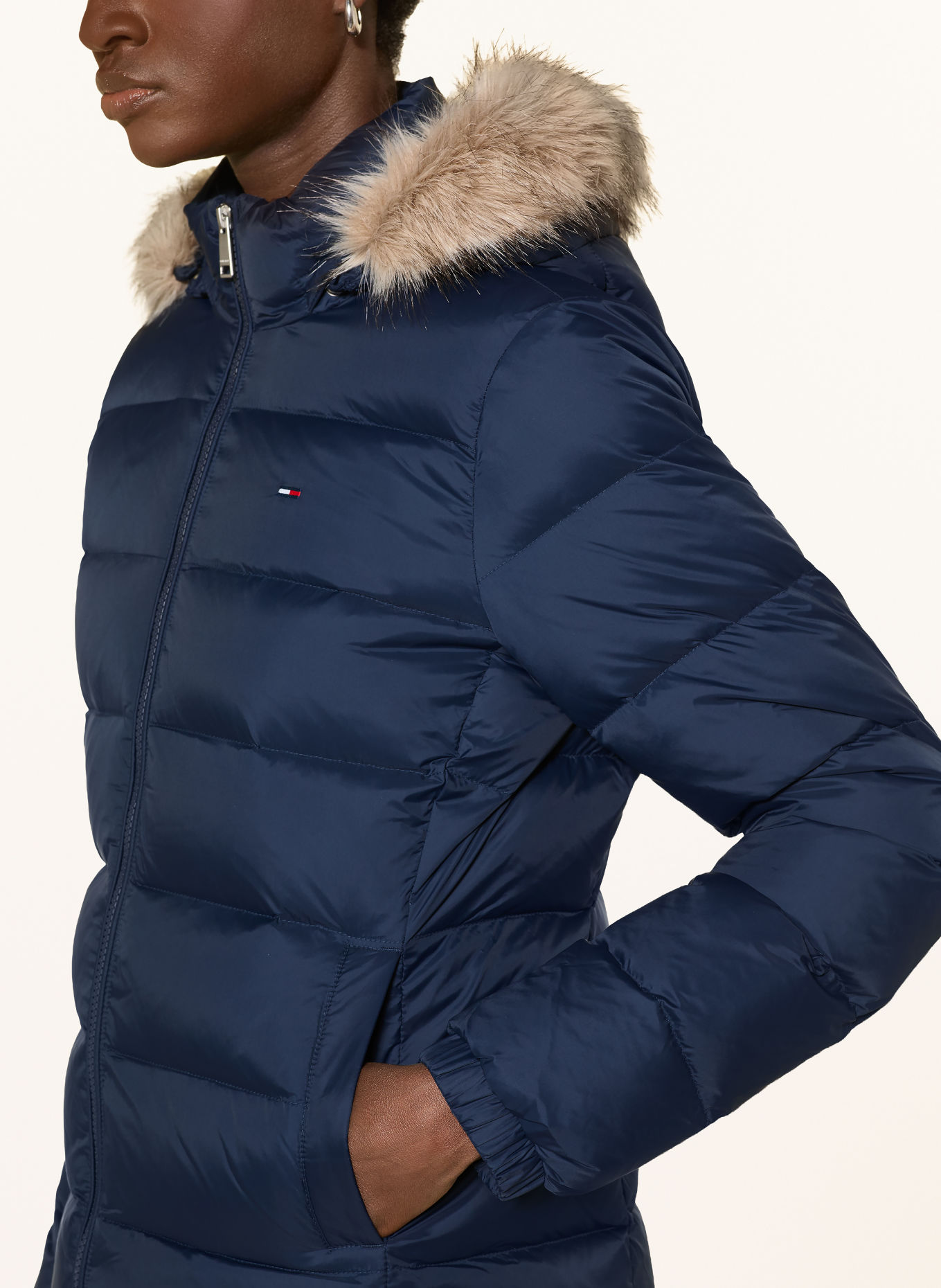 TOMMY JEANS Donsjack met afneembare kunstbontkraag: DONKERBLAUW / LICHTBRUIN