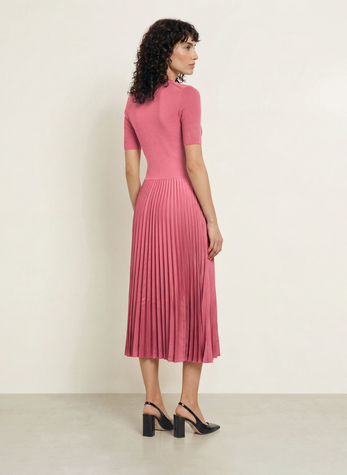BOSS Kleid FADRIDI im Materialmix mit Plissees: ALTROSA