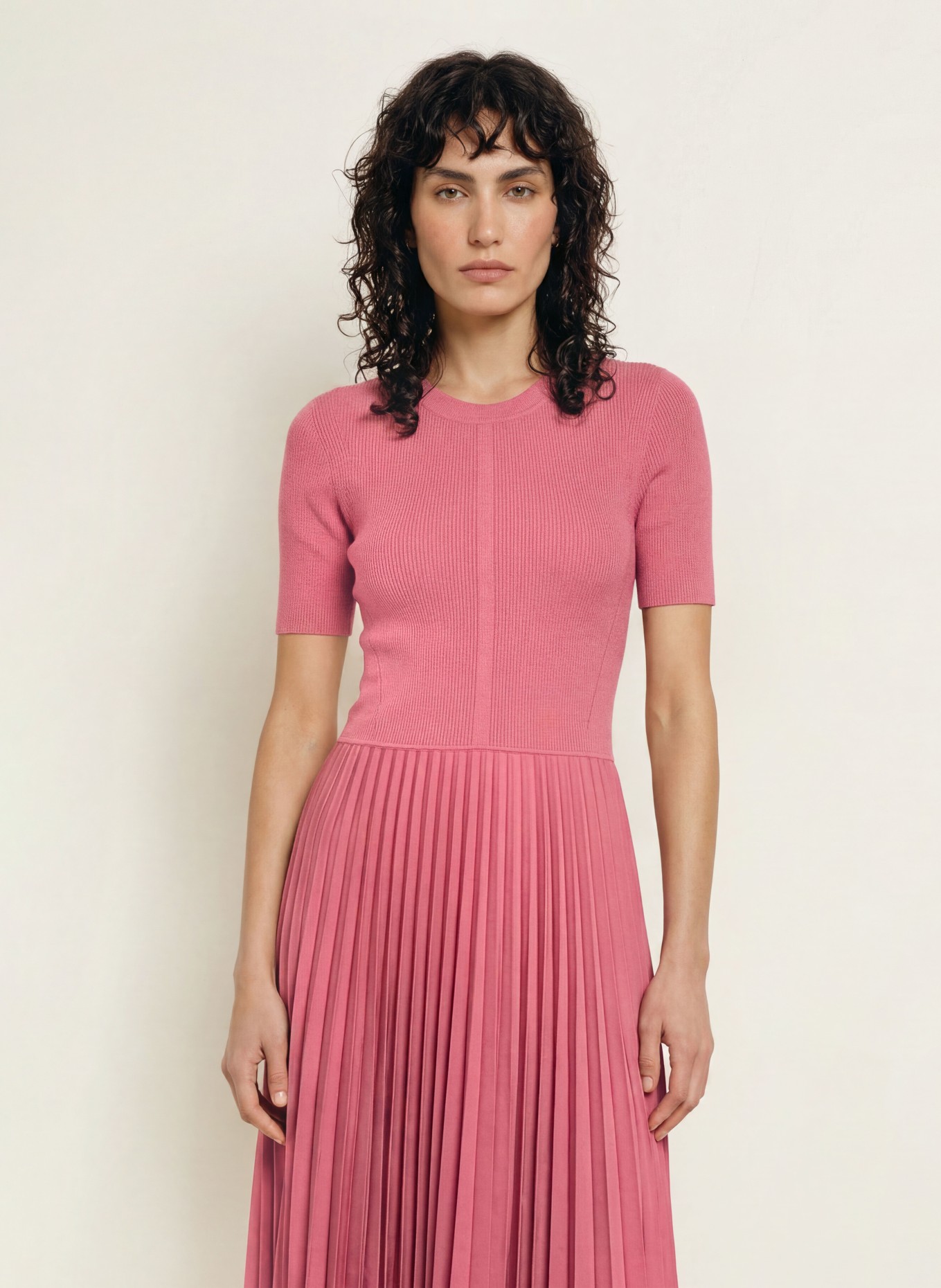 BOSS Kleid FADRIDI im Materialmix mit Plissees: ALTROSA