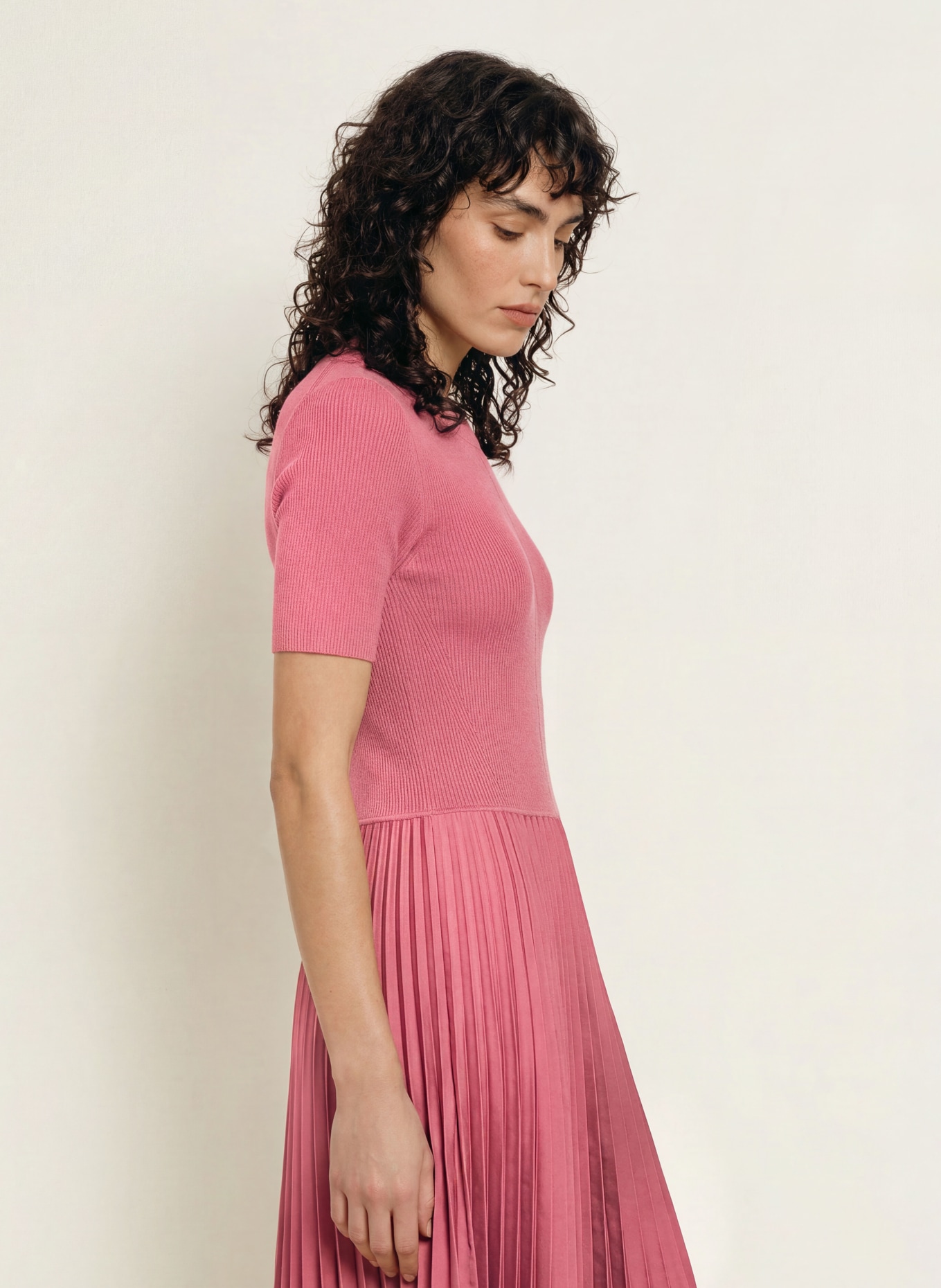 BOSS Kleid FADRIDI im Materialmix mit Plissees: ALTROSA