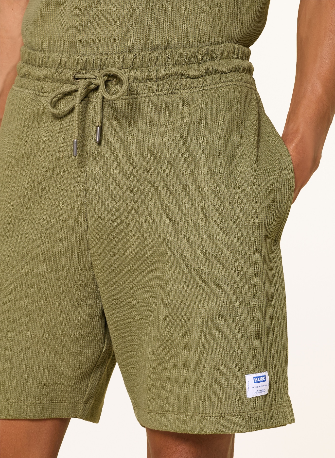 HUGO Sweat shorts NUWAFFLO: OLIVE