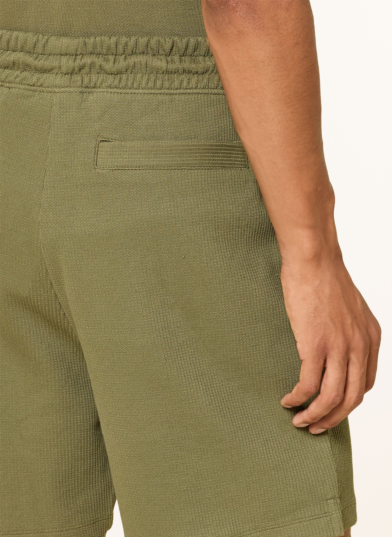 HUGO Sweat shorts NUWAFFLO: OLIVE