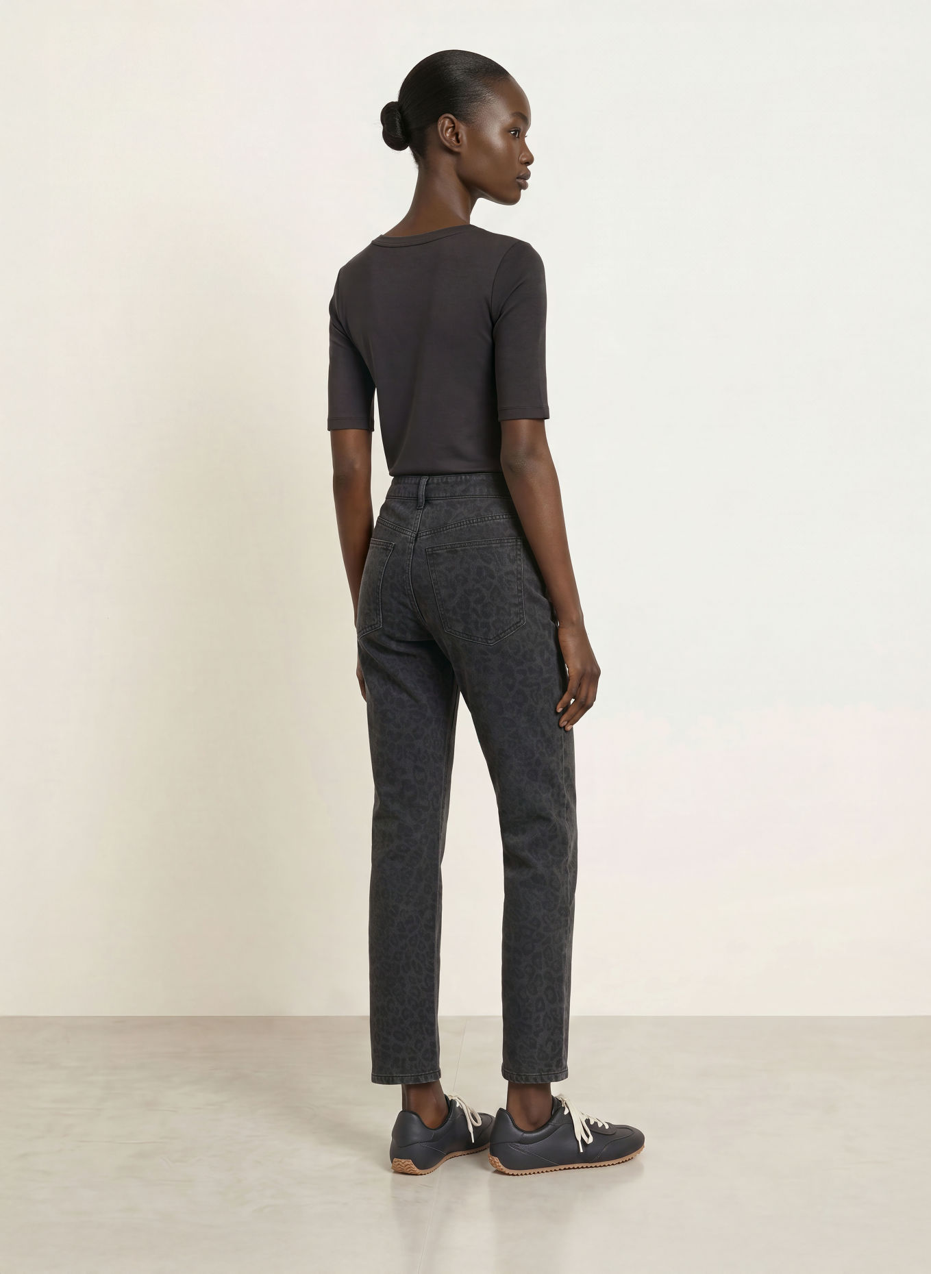 Juvia JETTE T-shirt: DARK GRAY