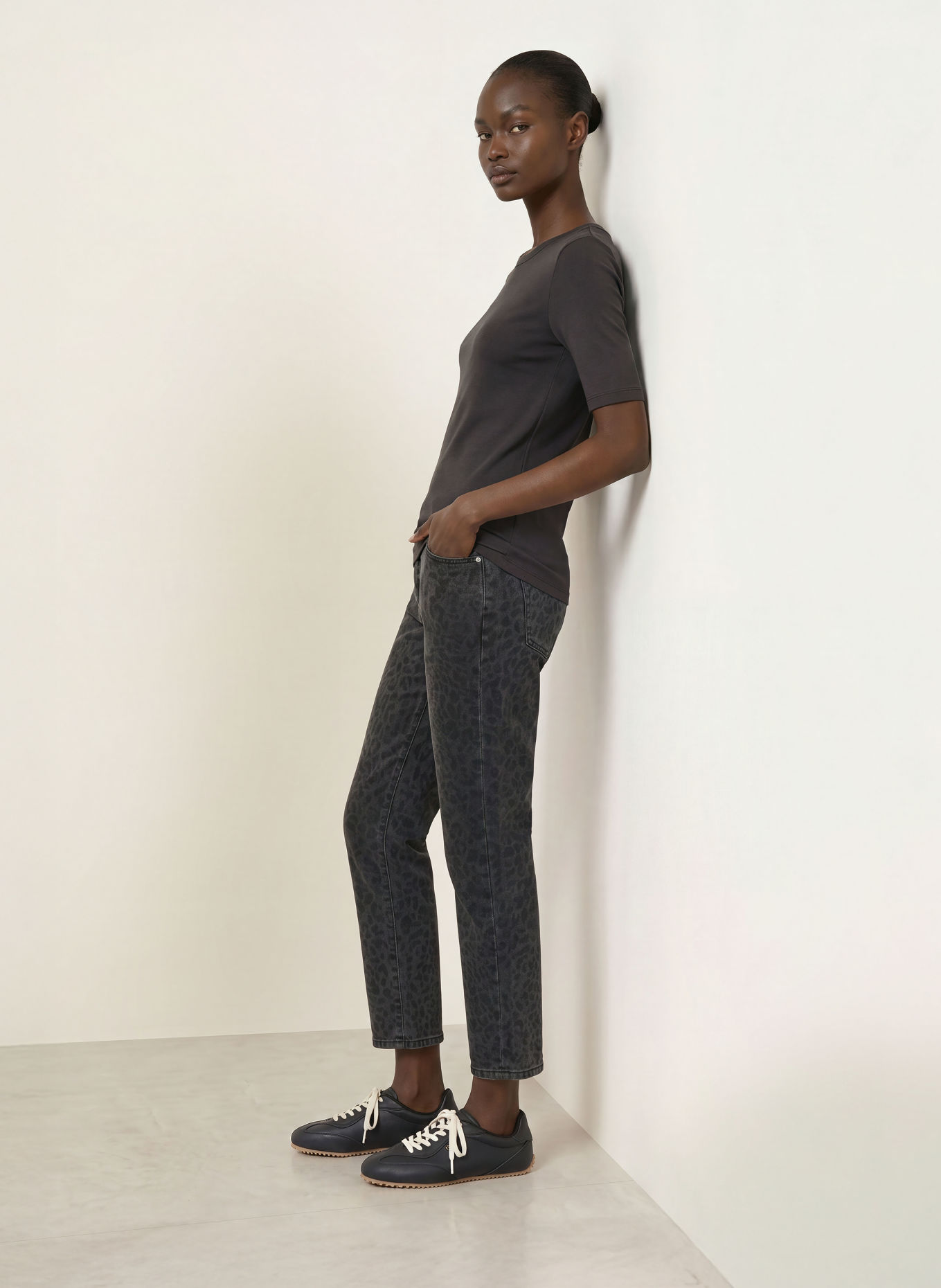 Juvia JETTE T-shirt: DARK GRAY