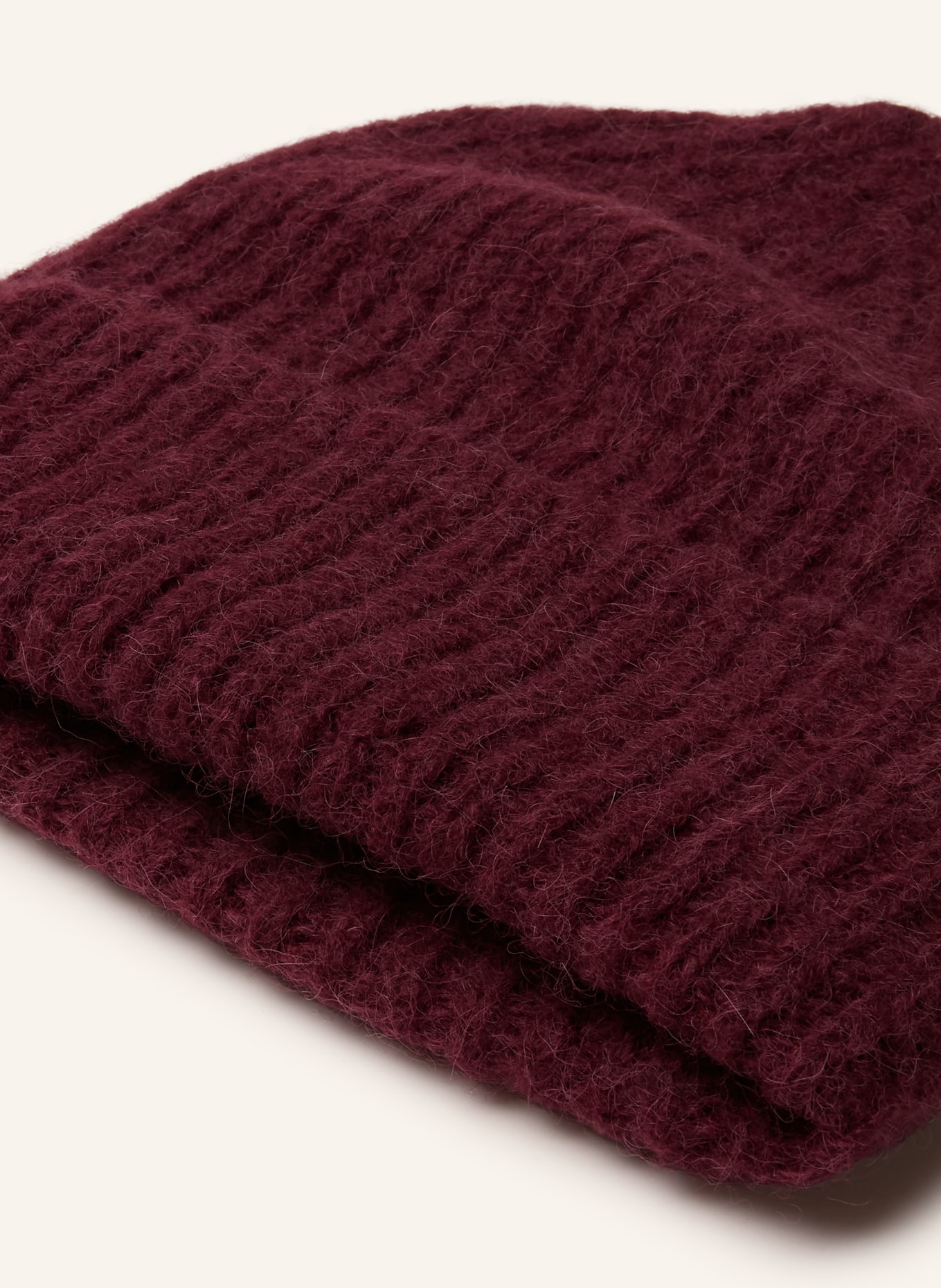 by Aylin Koenig Bonnet en alpaga NOLI: ROUGE FONCÉ