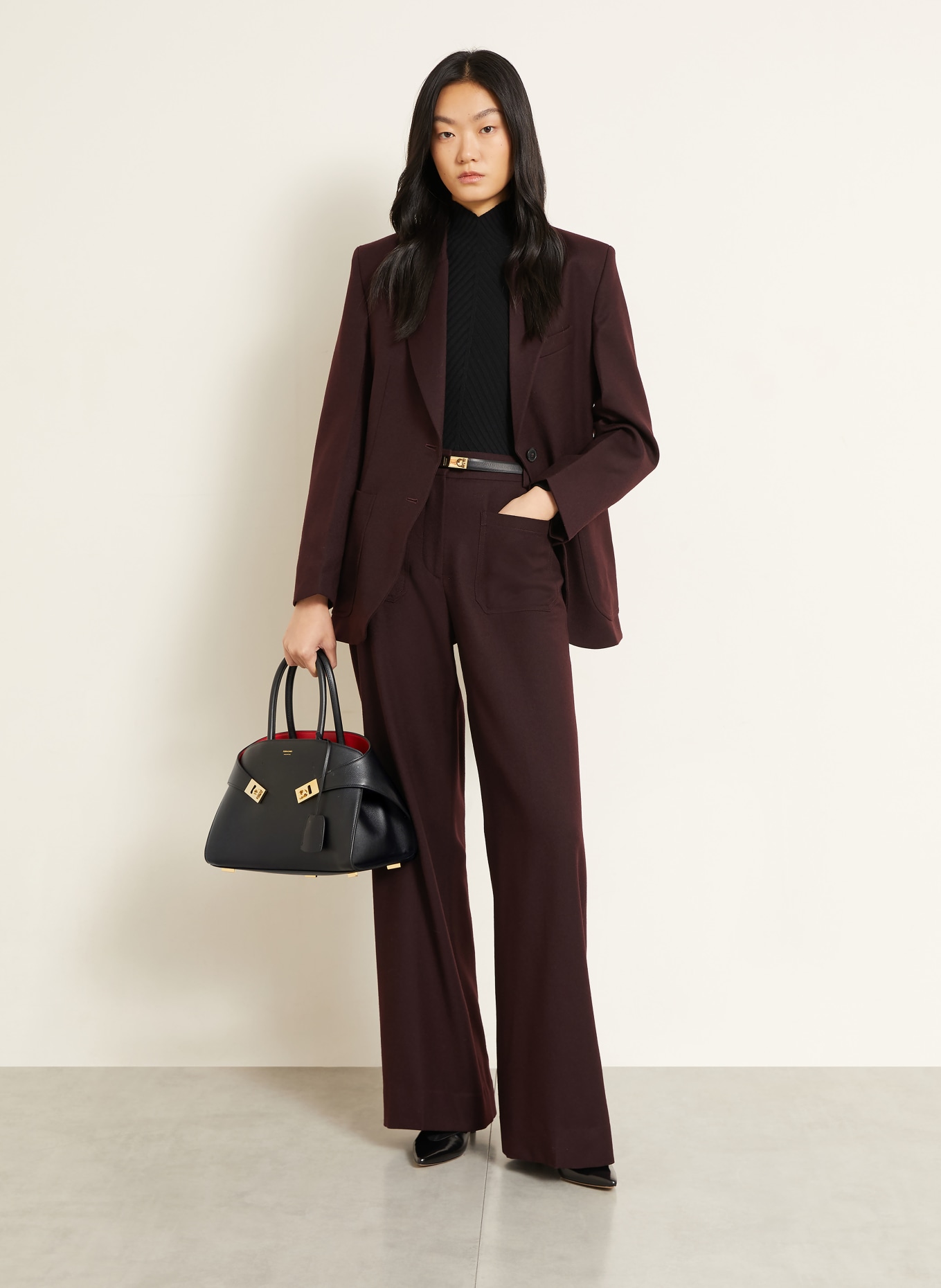 FERRAGAMO Handbag HUG SOFT: BLACK / GOLD