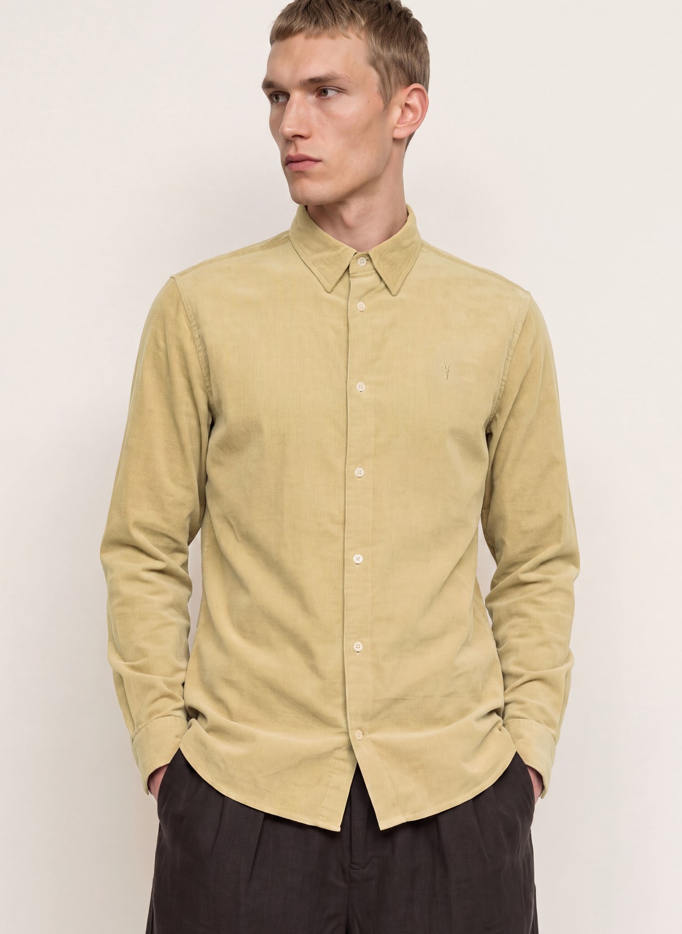 ALLSAINTS Koszula sztruksowa BIRCHWOOD slim fit: JASNOBRĄZOWY