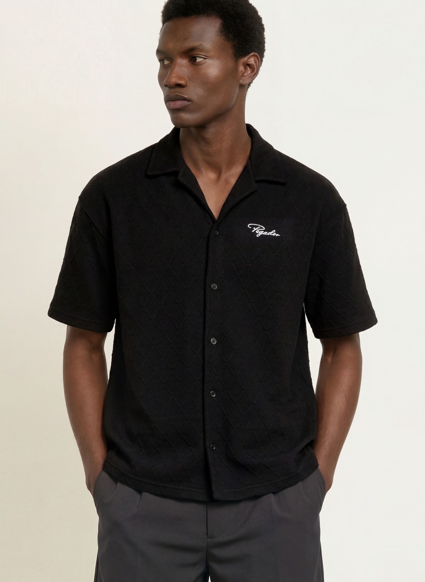 PEGADOR Kurzarm-Hemd JOVREN Comfort Fit: SCHWARZ