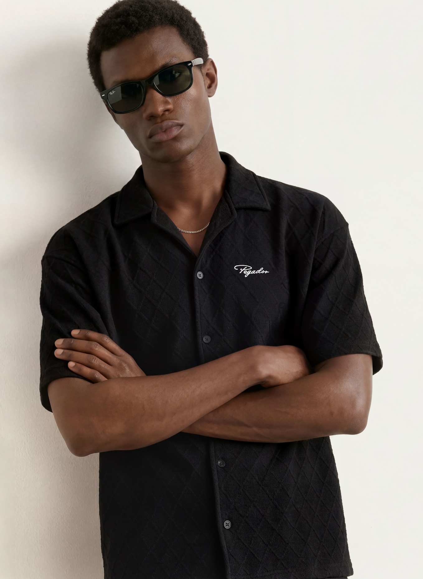 PEGADOR Kurzarm-Hemd JOVREN Comfort Fit: SCHWARZ