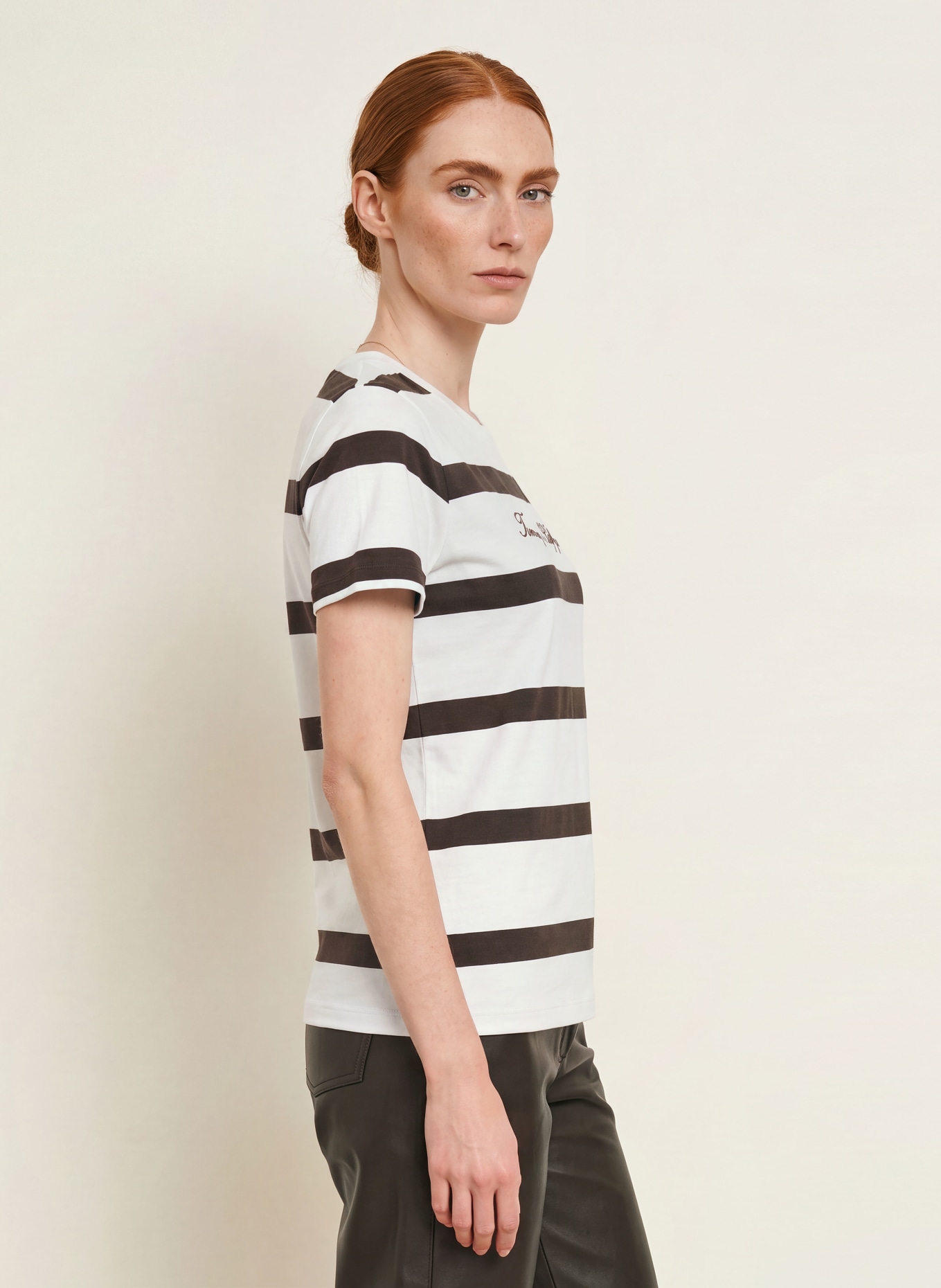 TOMMY HILFIGER T-shirt: ÉCRU / MARRON FONCÉ