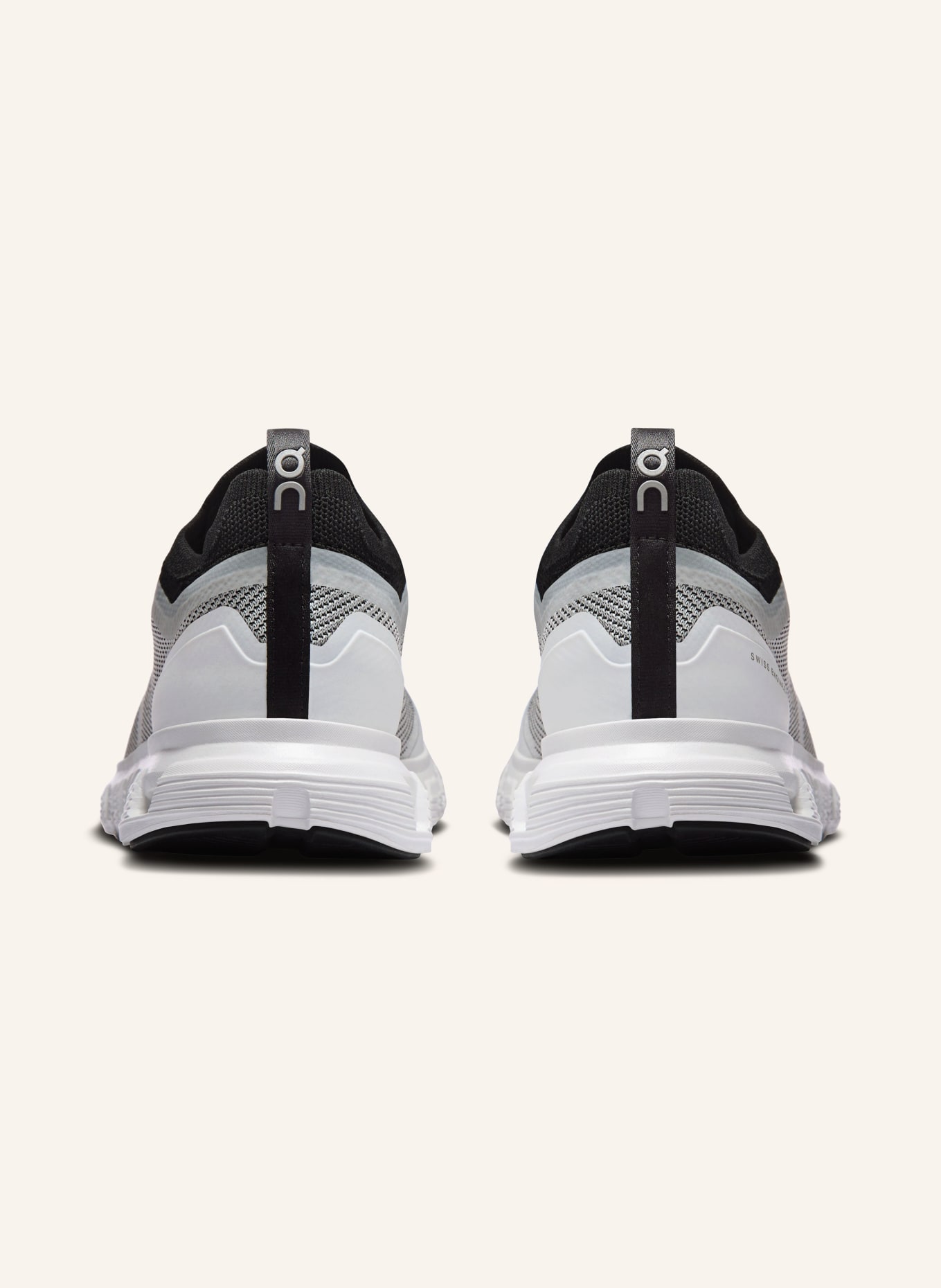 On Sneaker CLOUD 6 VERSA: SORT / HVID