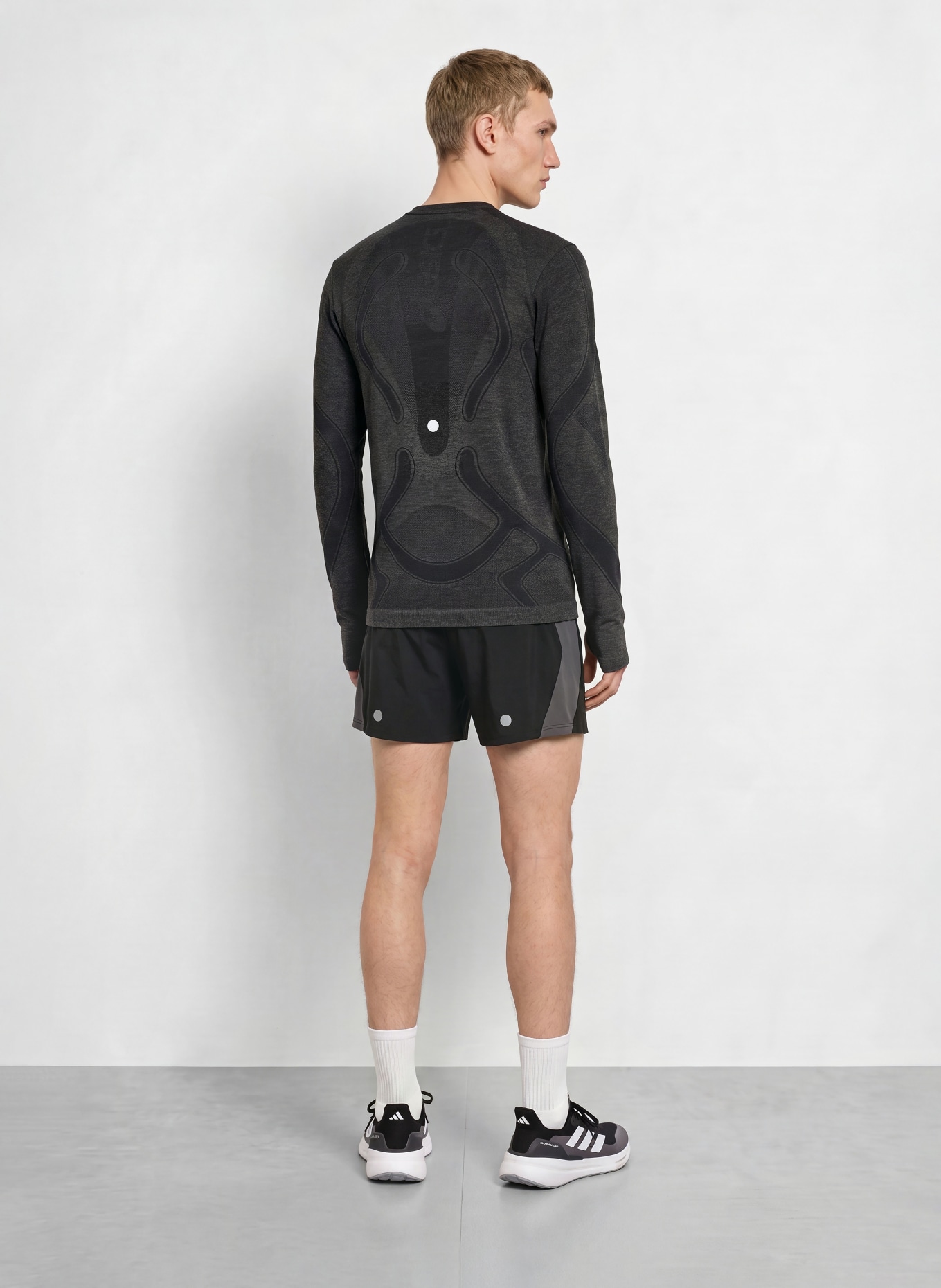 ASICS ROAD SEAMLESS LS running shirt: BLACK / DARK GRAY