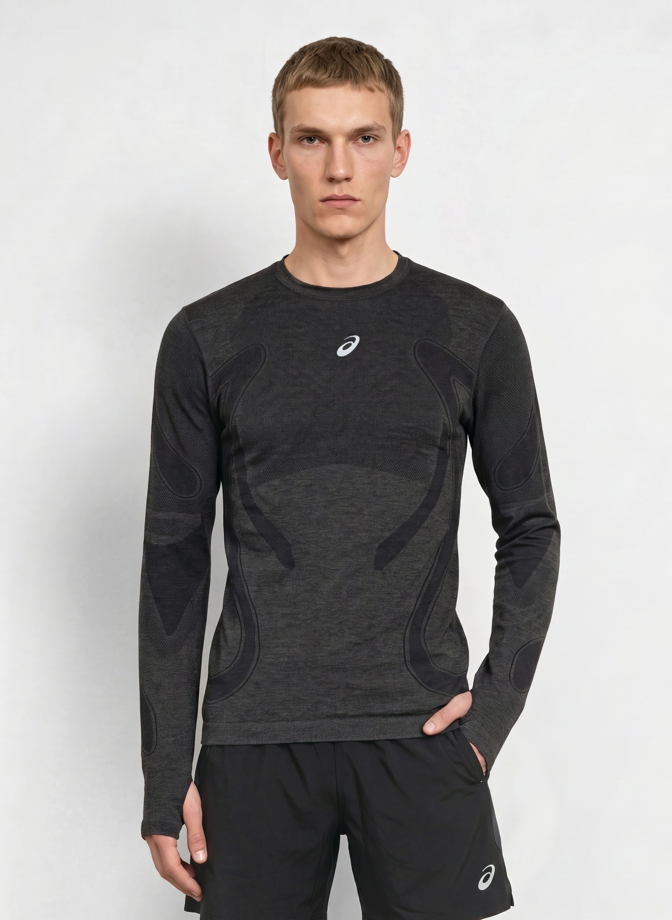 ASICS ROAD SEAMLESS LS running shirt: BLACK / DARK GRAY