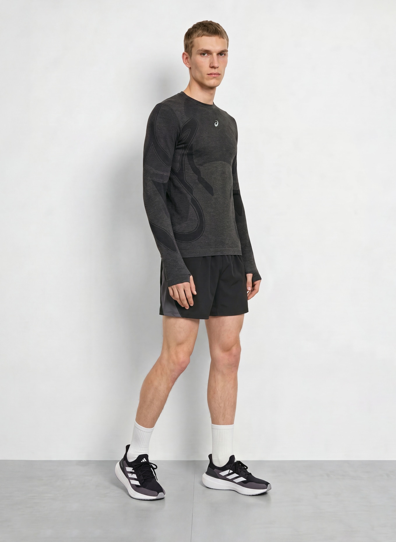 ASICS ROAD SEAMLESS LS running shirt: BLACK / DARK GRAY