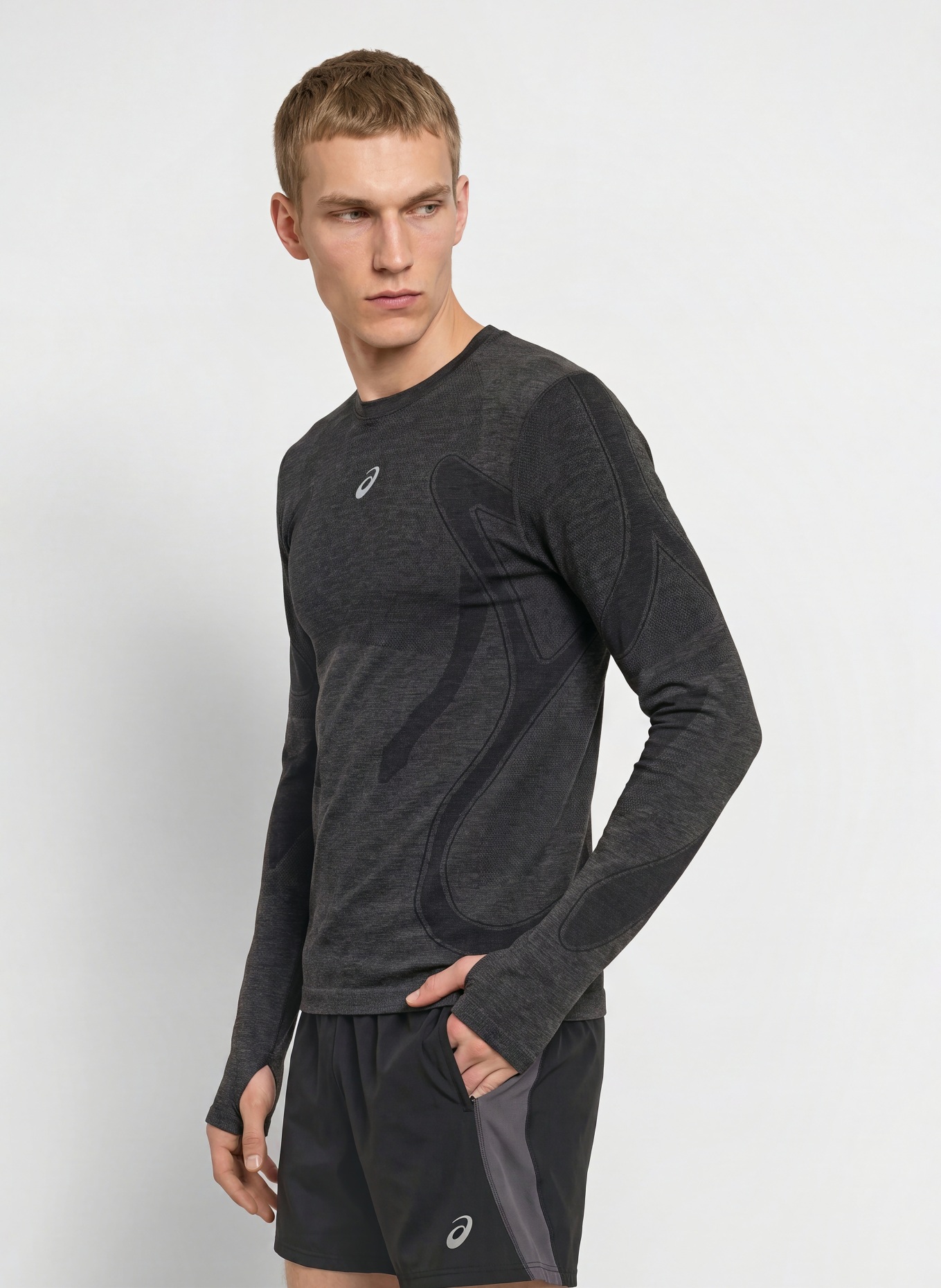 ASICS ROAD SEAMLESS LS running shirt: BLACK / DARK GRAY