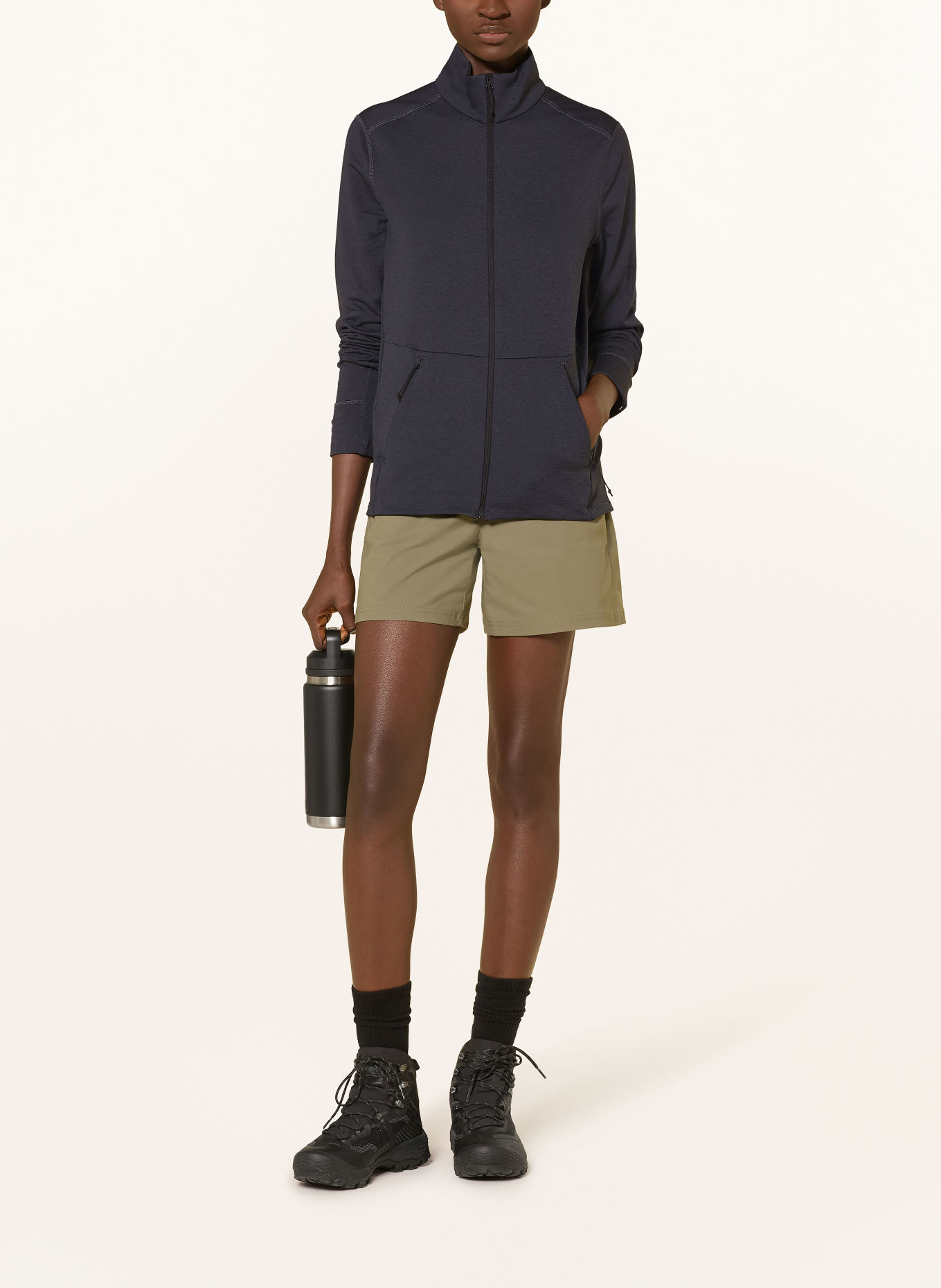 odlo Bunda Midlayer ESSENTIALS: ČERNÁ