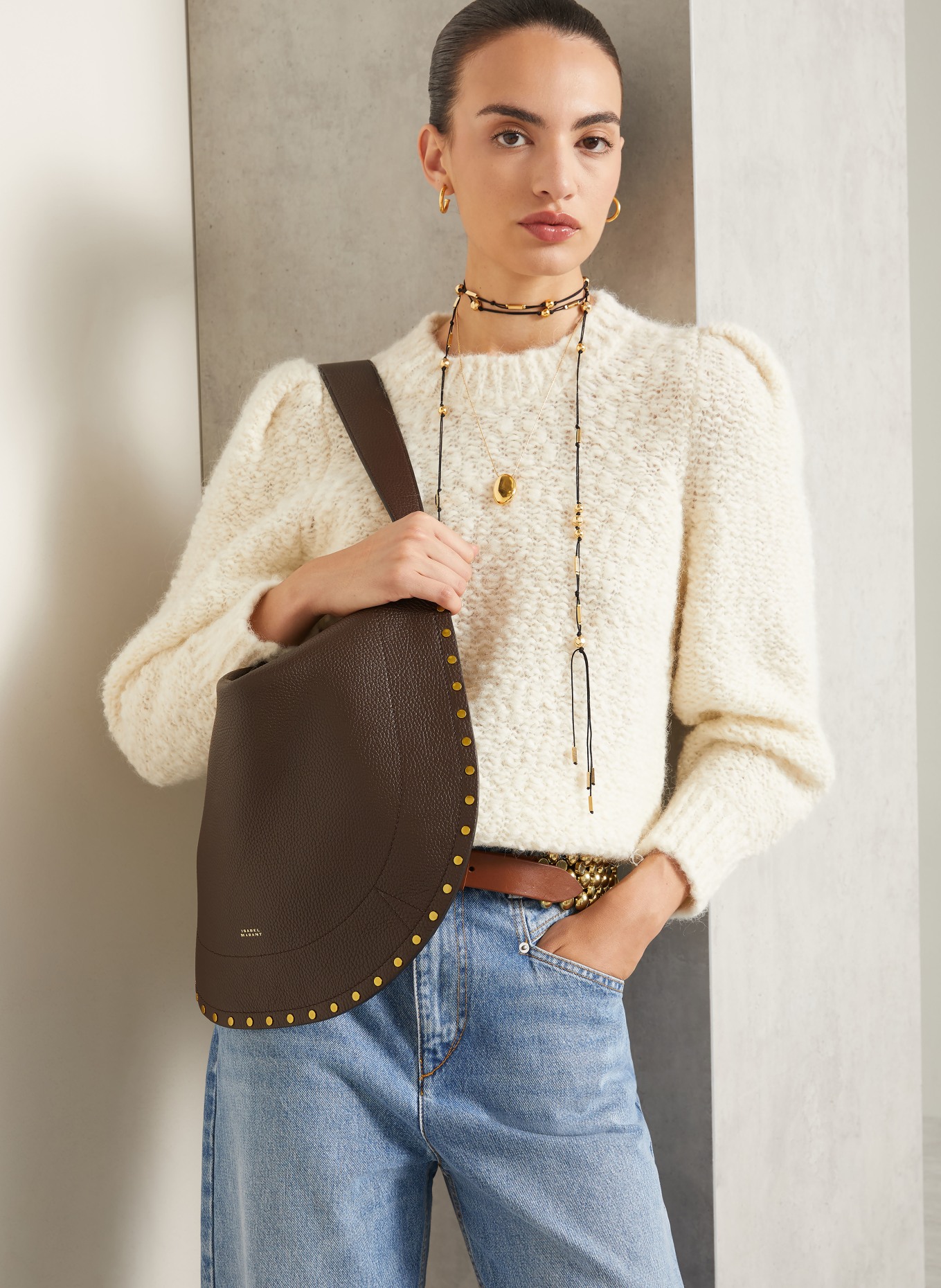 ISABEL MARANT Tas OSKAN met zakje en studs: MARRON FONCÉ / GOUD
