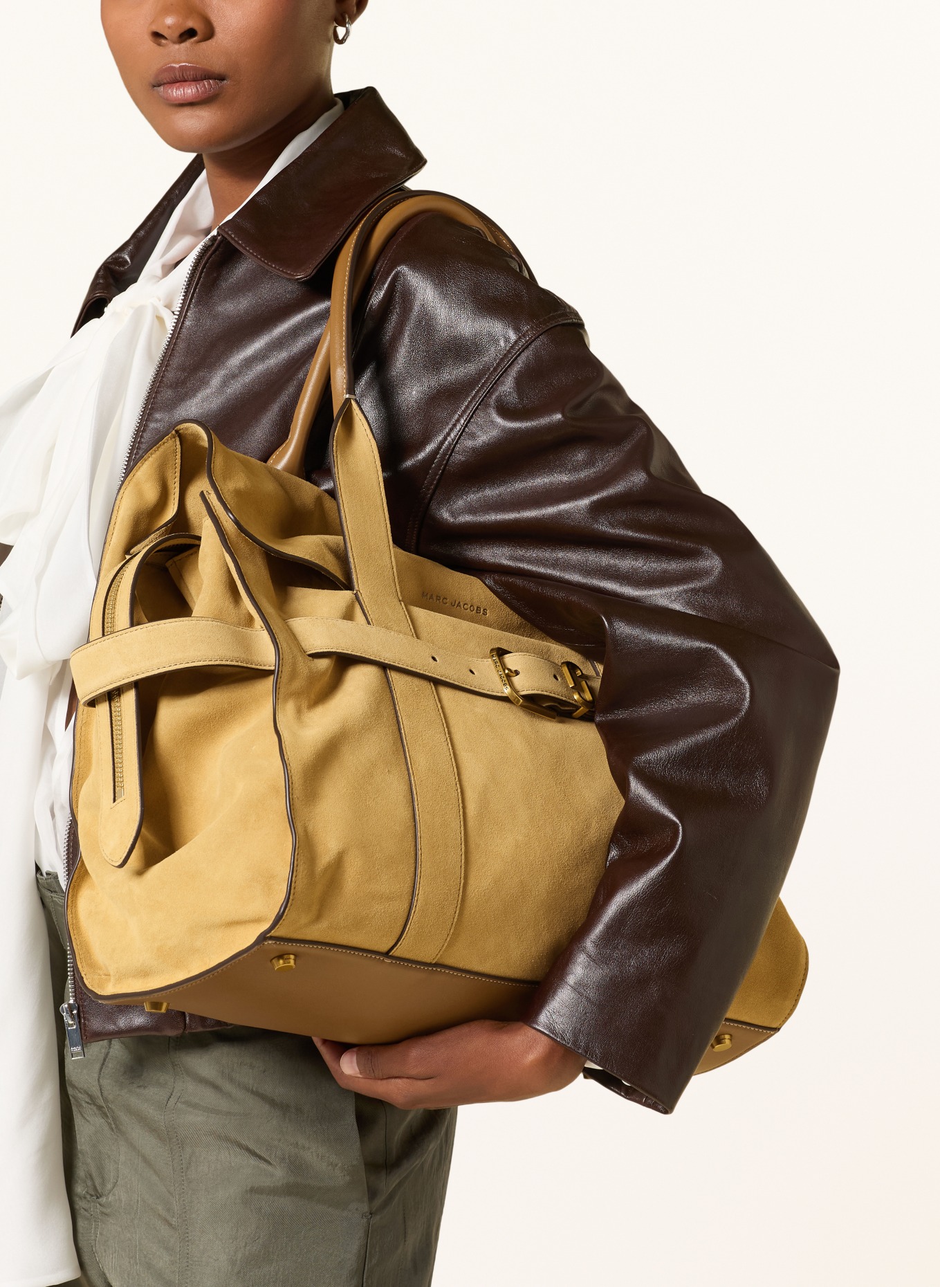 MARC JACOBS Shopper THE DAKOTA: KAMEL / GULD