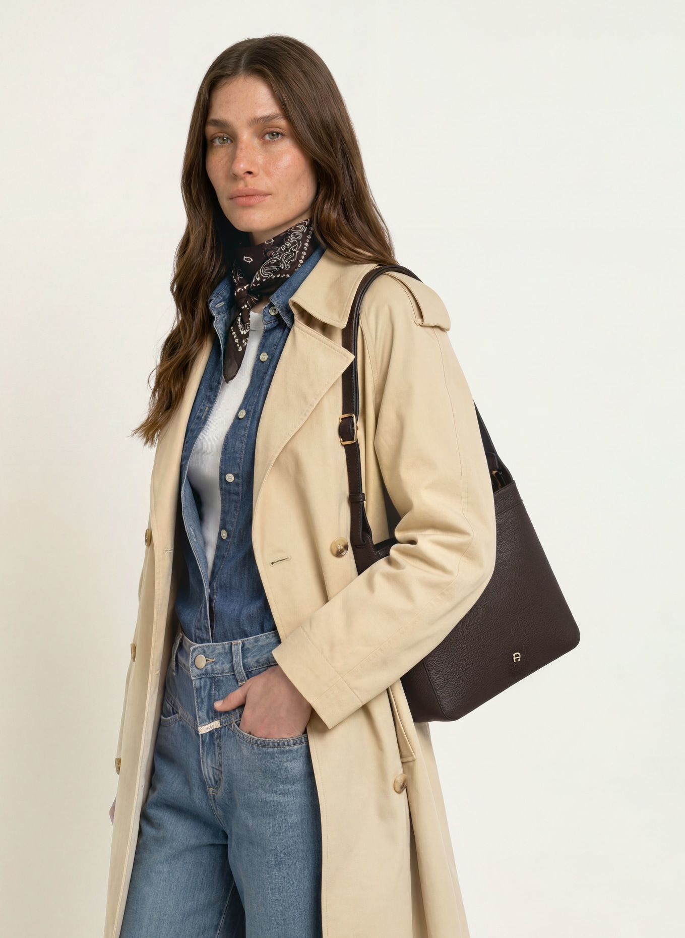 AIGNER PURA MEDIUM crossbody bag: DARK BROWN / GOLD