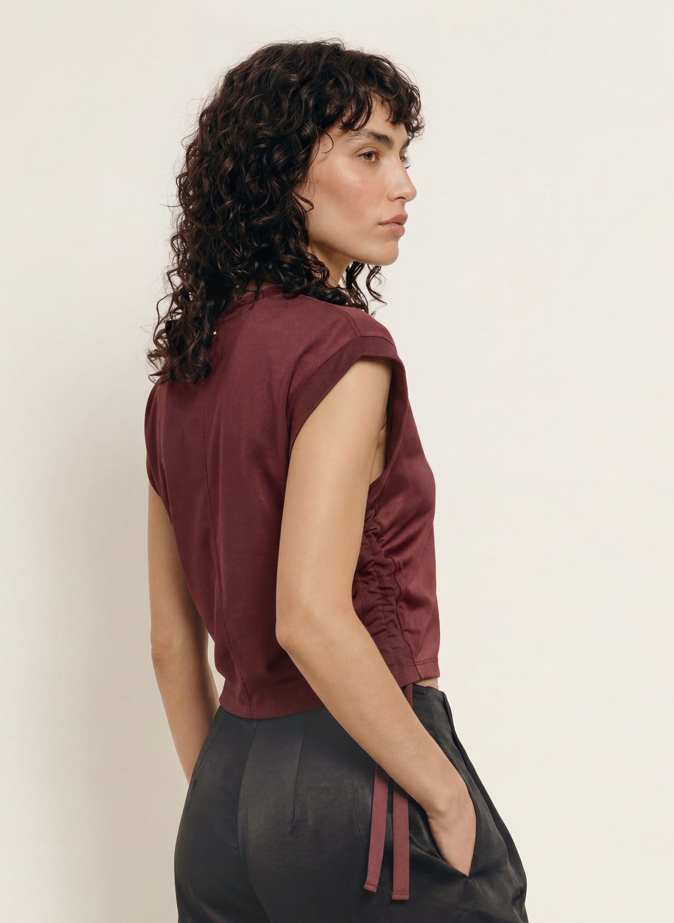 ALLSAINTS Tričko MIRA ze směsi materiálů: TMAVĚ ČERVENÁ