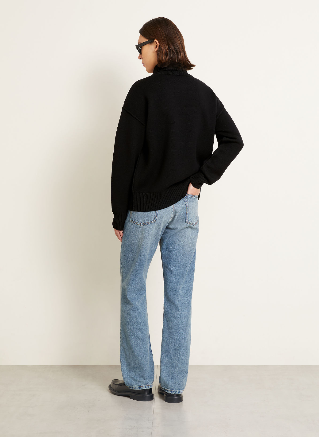 AMI PARIS Rollkragenpullover: SCHWARZ / ROT