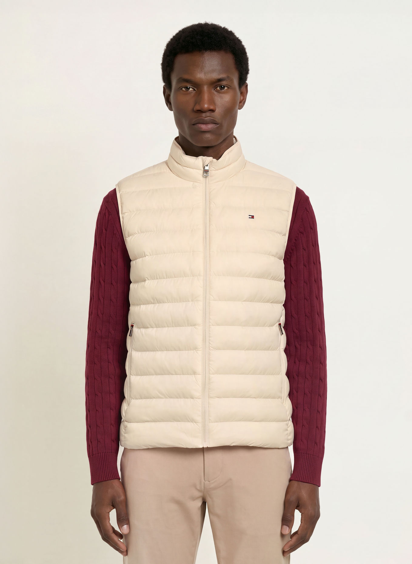 TOMMY HILFIGER Vadderad väst: GRÄDDE