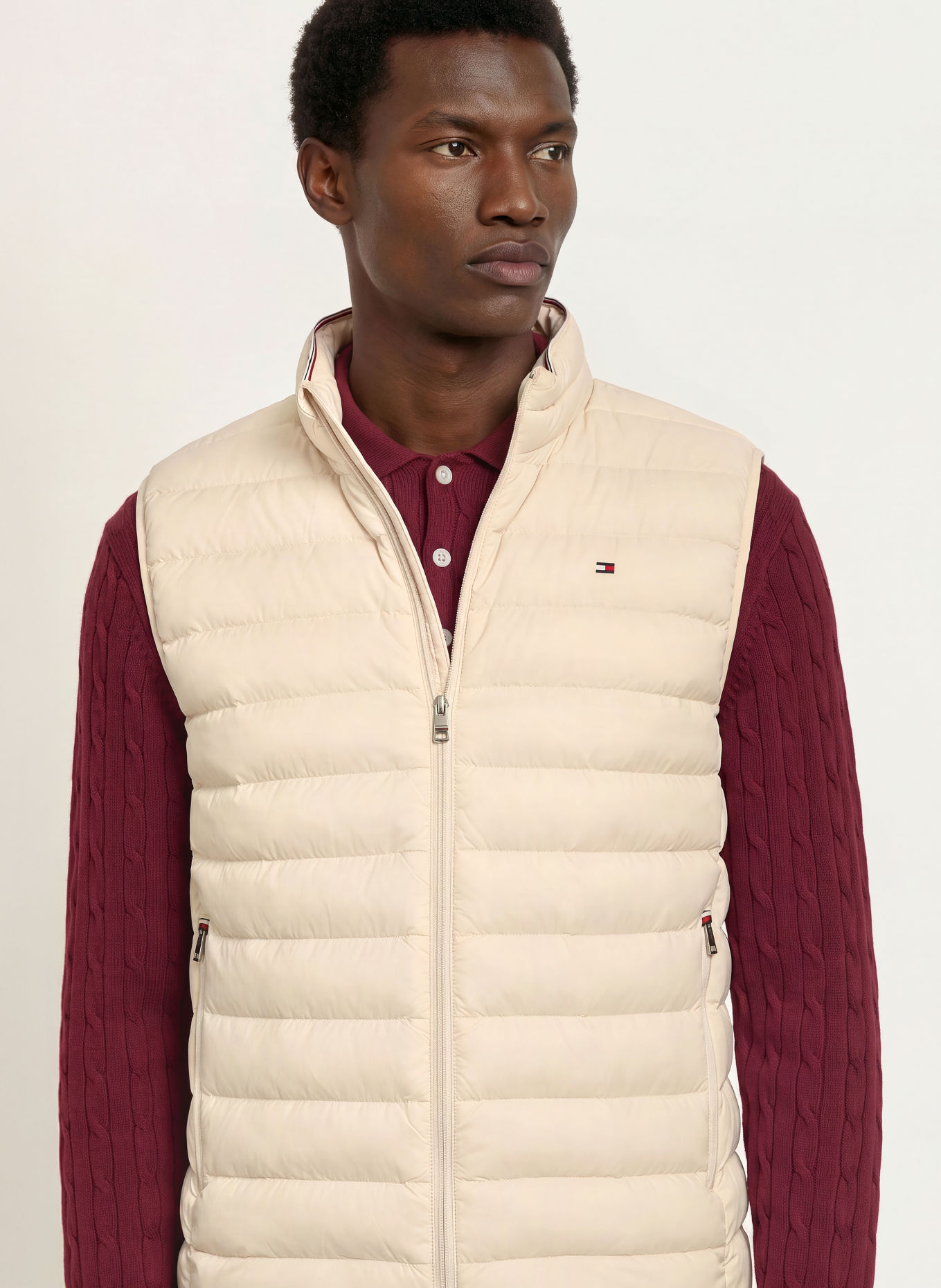 TOMMY HILFIGER Vadderad väst: GRÄDDE