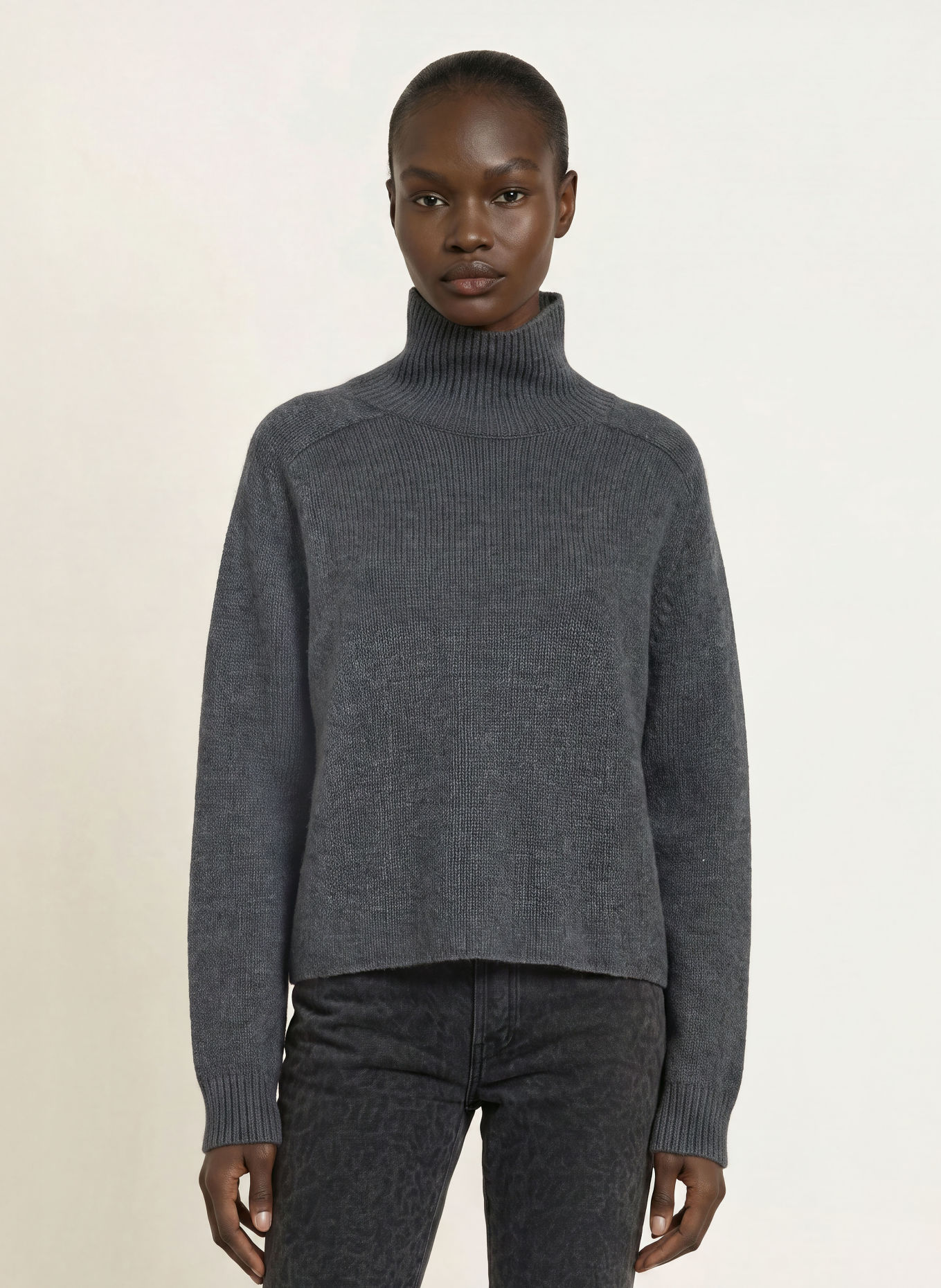 Juvia RIKE turtleneck sweater: DARK GRAY