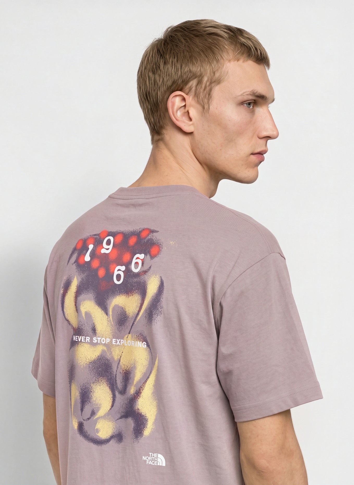 THE NORTH FACE T-shirt 1966 MOTION: LJUSLILA / GUL / VIT