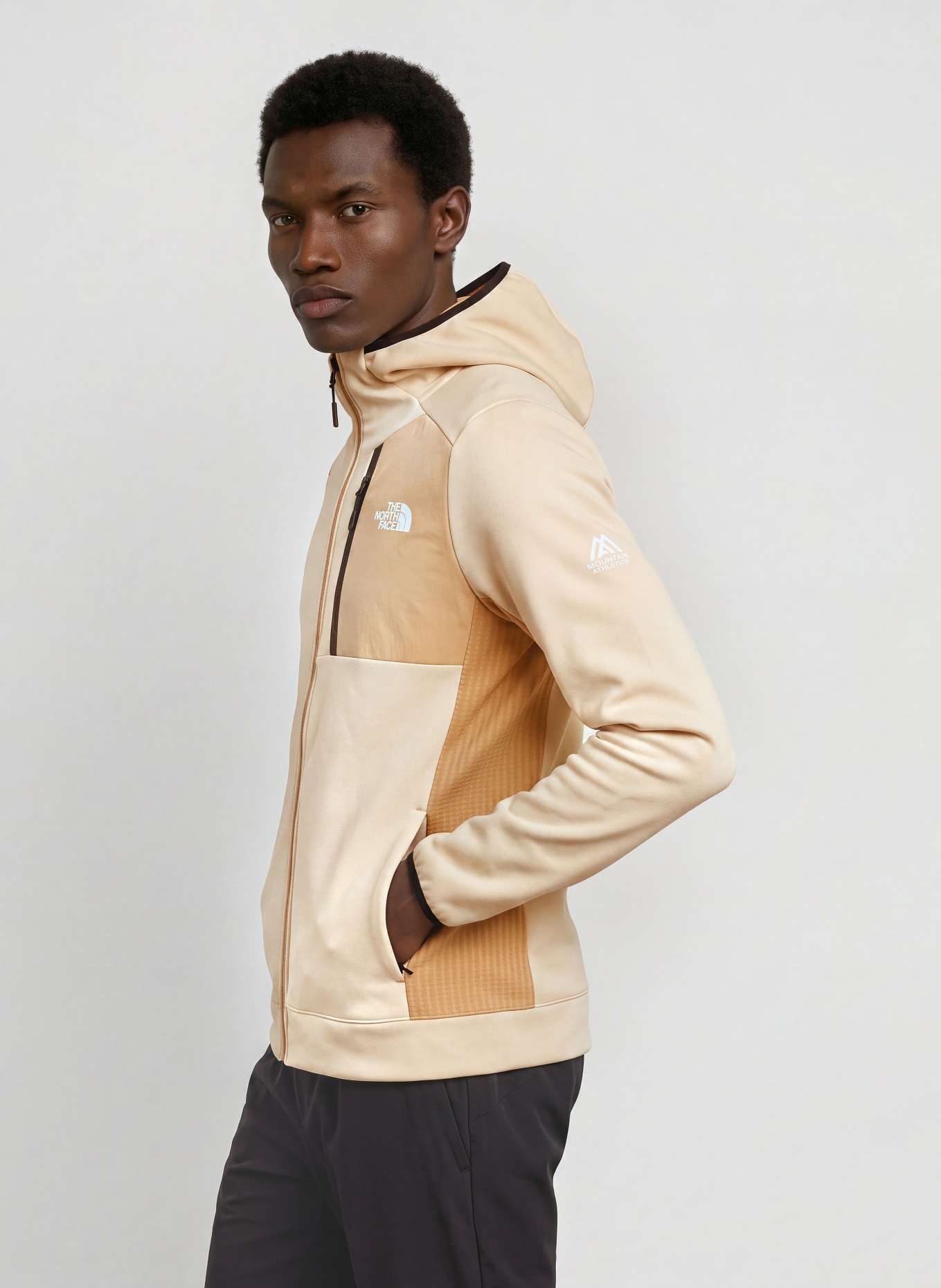 THE NORTH FACE Mellanlagerjacka MOUNTAIN ATHLETICS: BEIGE / KAMEL / SVART