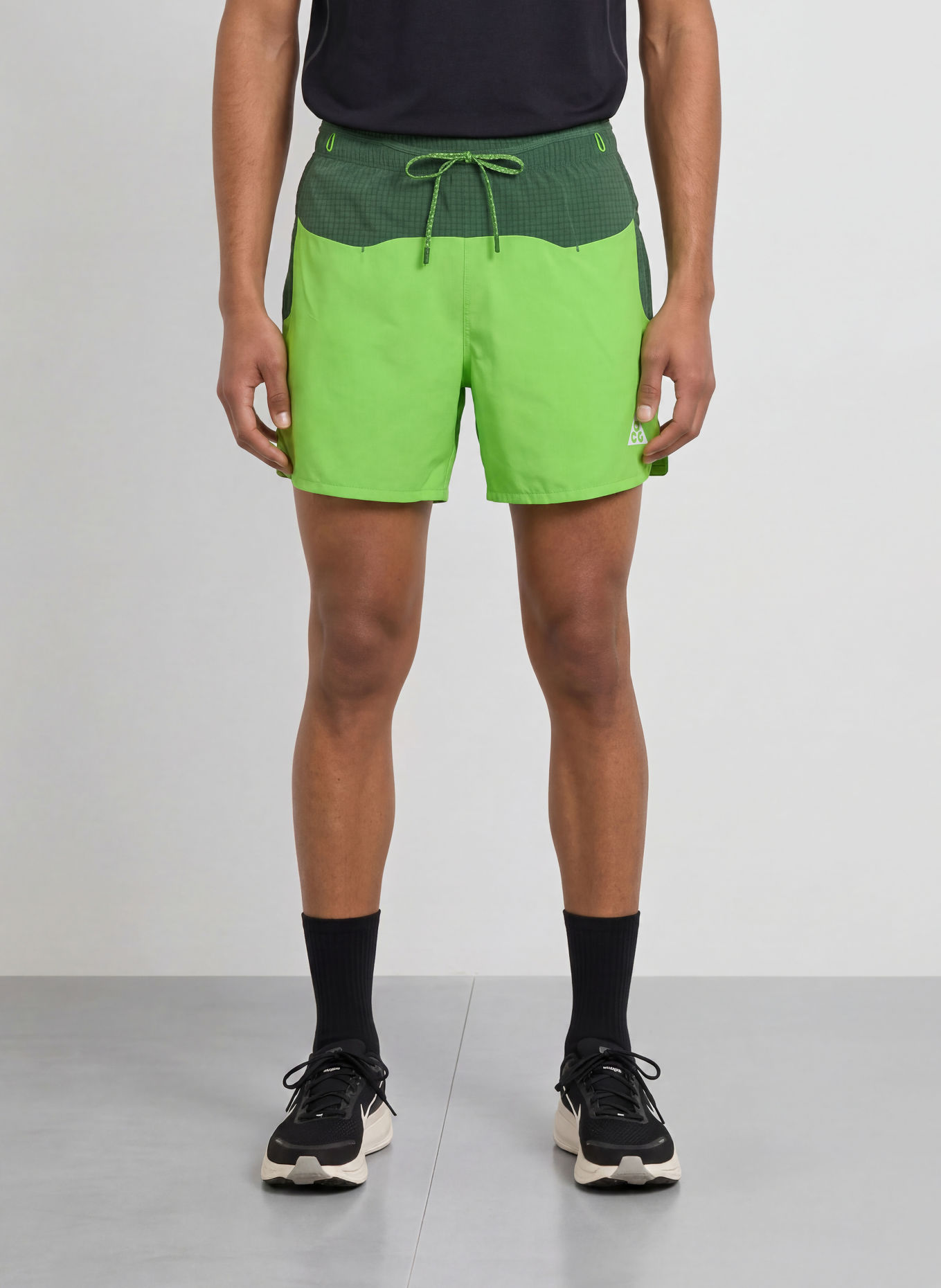 Nike Běžecké šortky 2 v 1 ACG SECOND SUNRISE: ZELENÁ