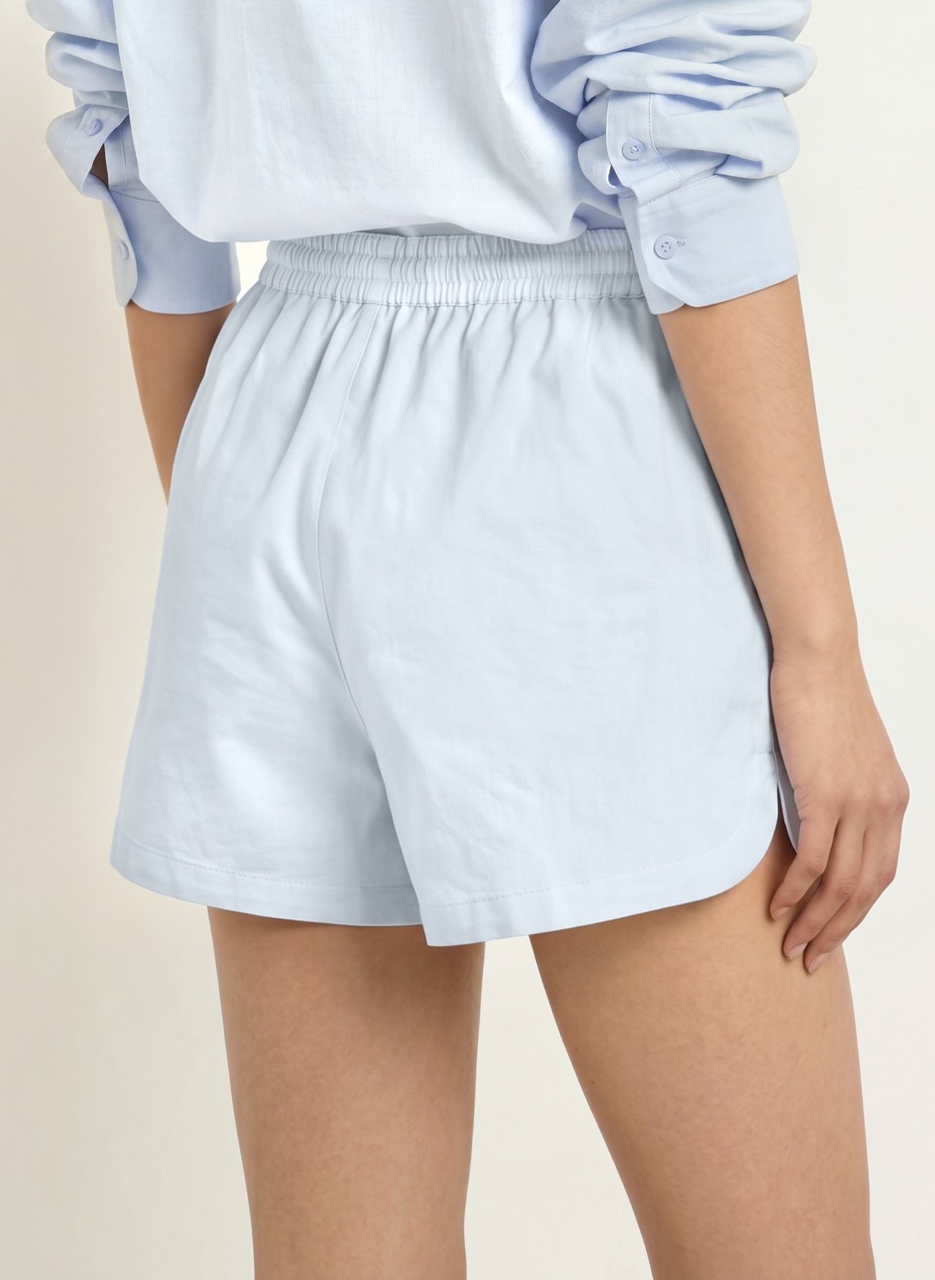 LACOSTE Shorts mit Leinen: HELLBLAU