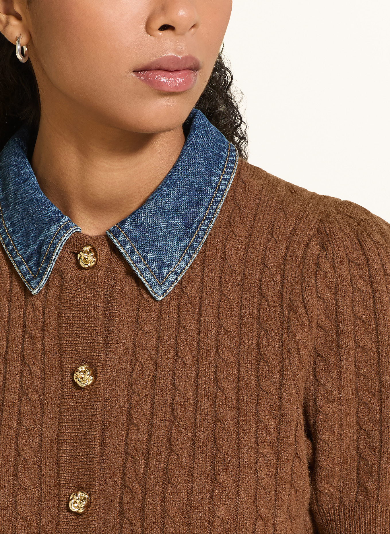 SANDRO Strickjacke mit abnehmbarem Kragen: BRAUN / BLAU