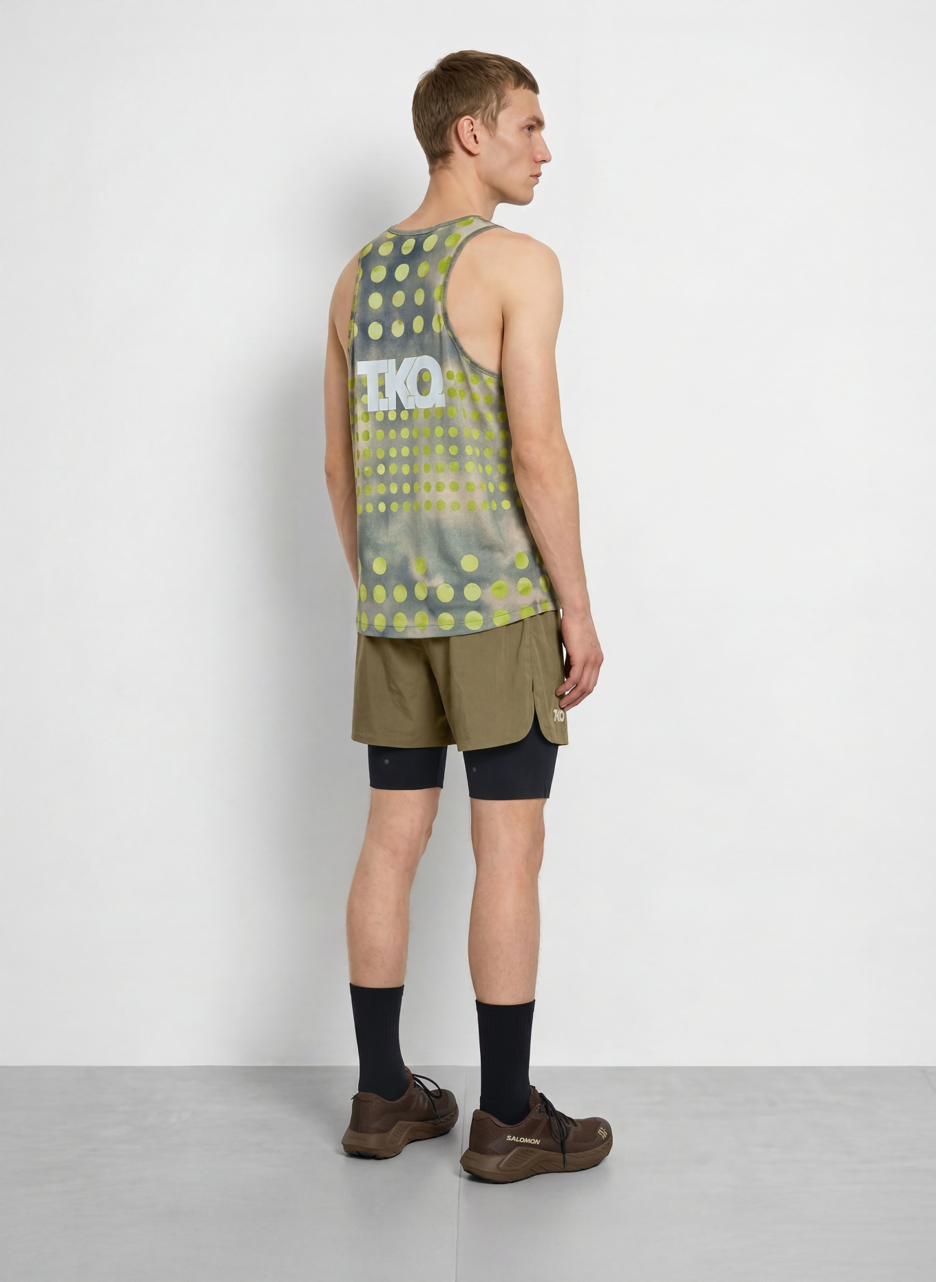 PAS NORMAL STUDIOS 2-in-1 hardloopshort T.K.O. BALANCE: MARRON FONCÉ / ZWART
