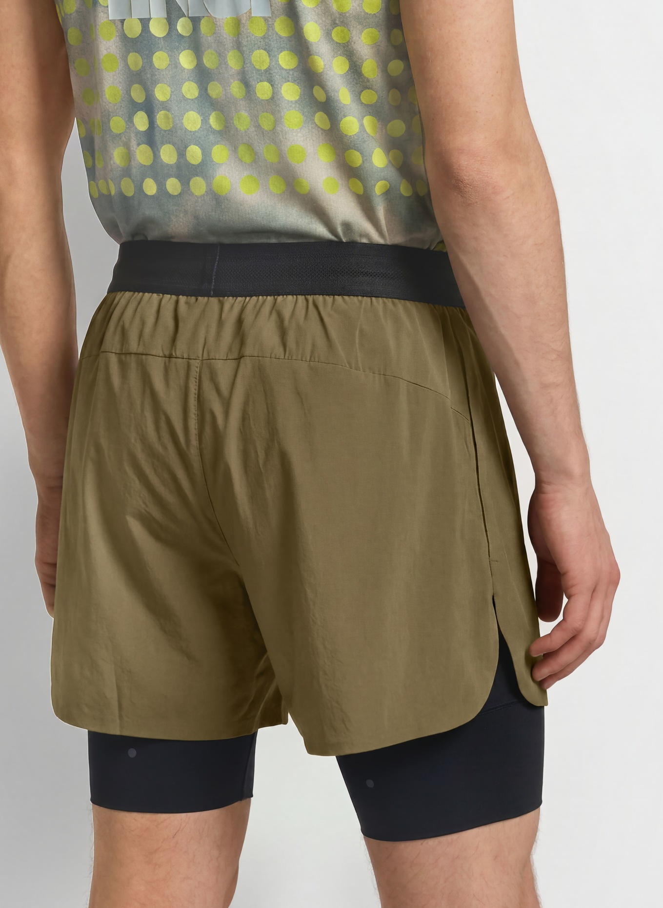 PAS NORMAL STUDIOS 2-in-1 hardloopshort T.K.O. BALANCE: MARRON FONCÉ / ZWART