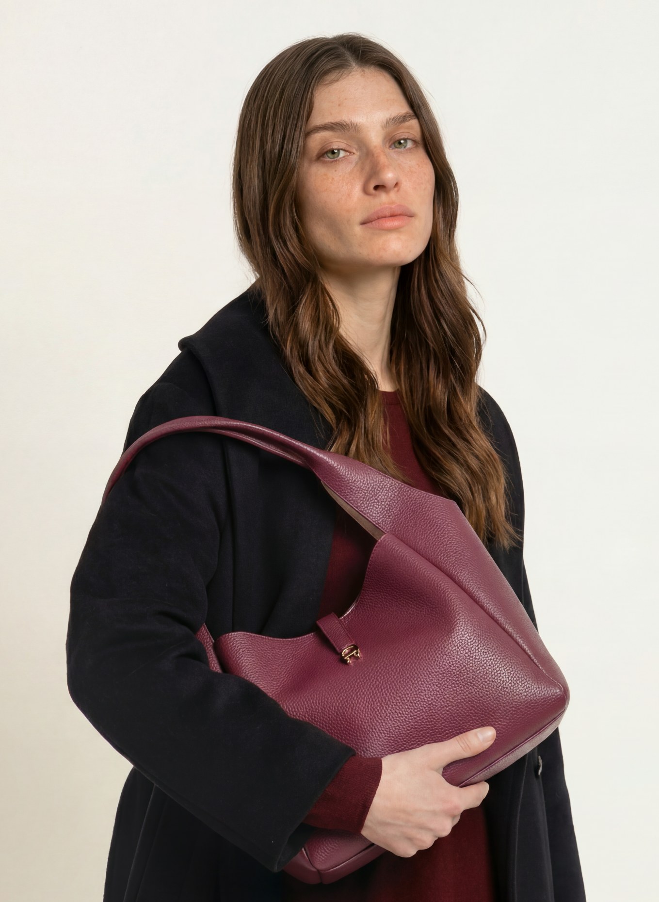 AIGNER Sac à main ZAIRA MEDIUM: ROUGE FONCÉ