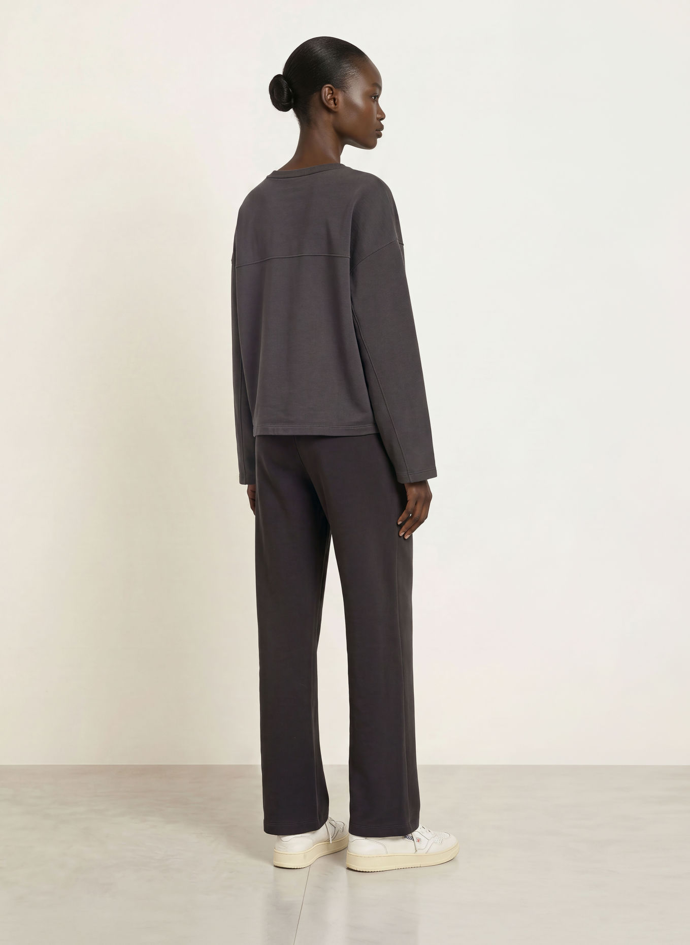 Juvia ELENIA jogging-style pants: DARK GRAY