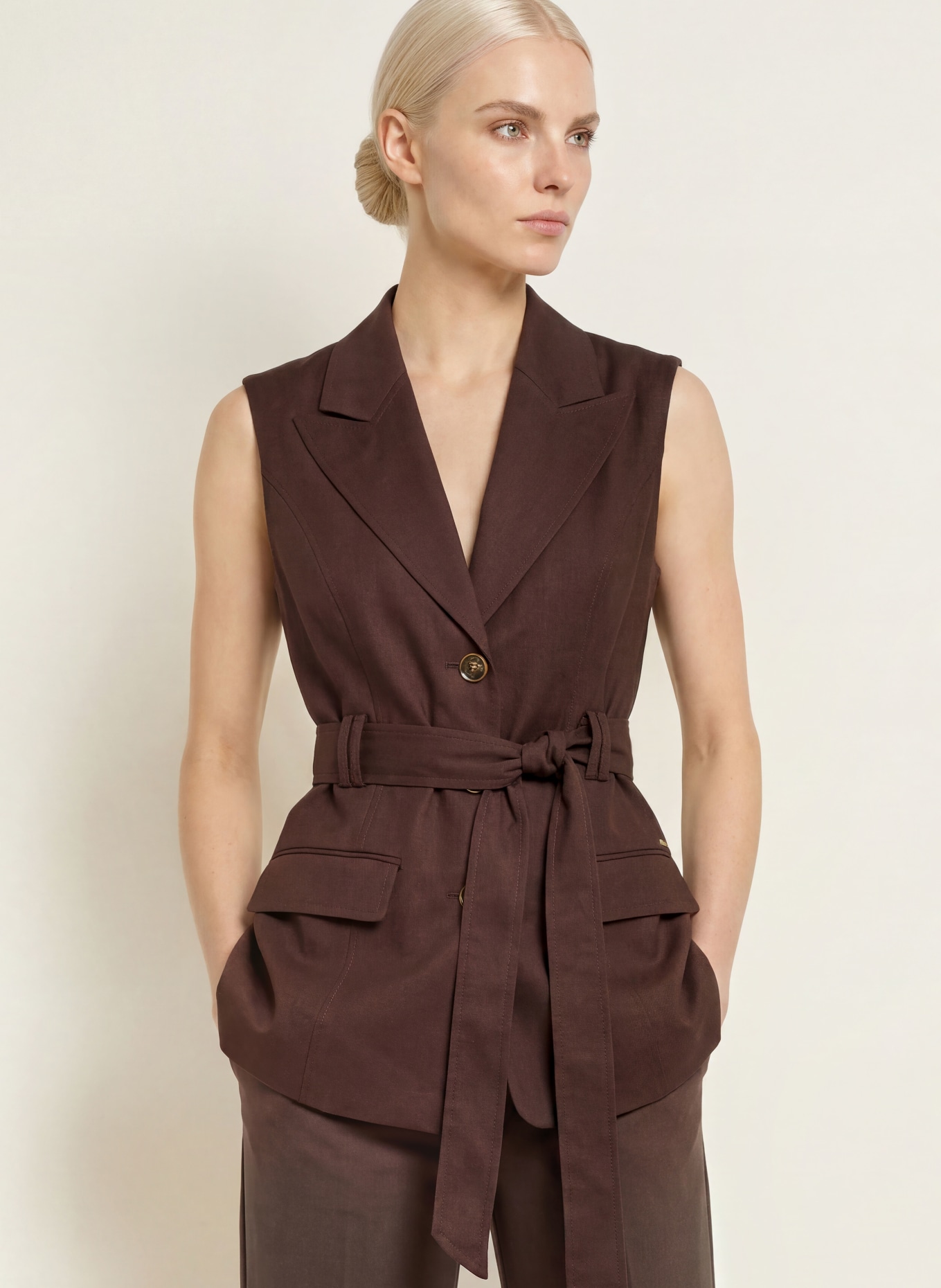 GUESS CARLA linen vest: DARK BROWN