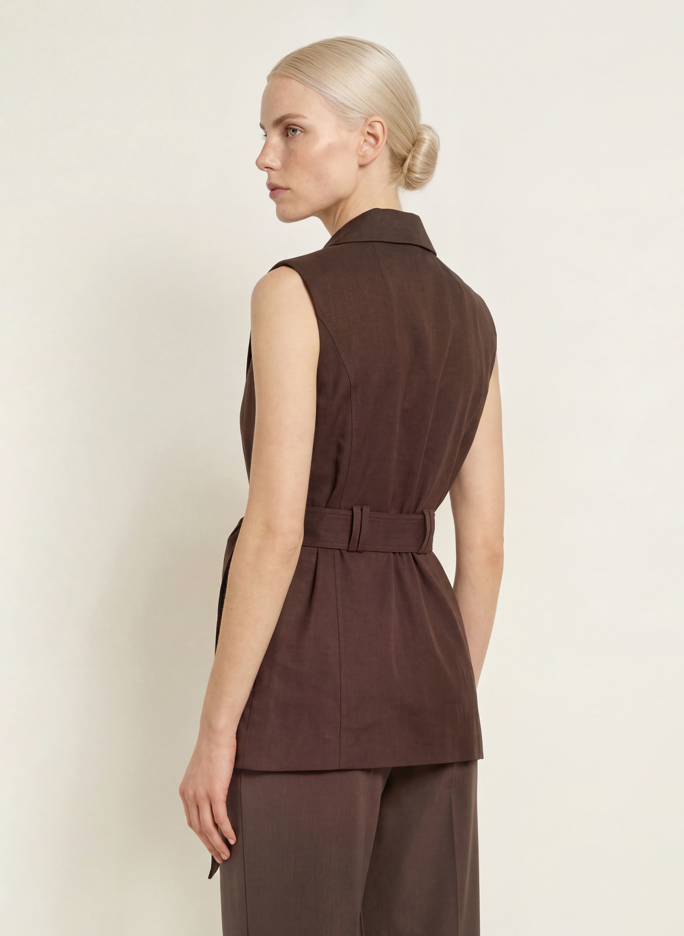 GUESS CARLA linen vest: DARK BROWN