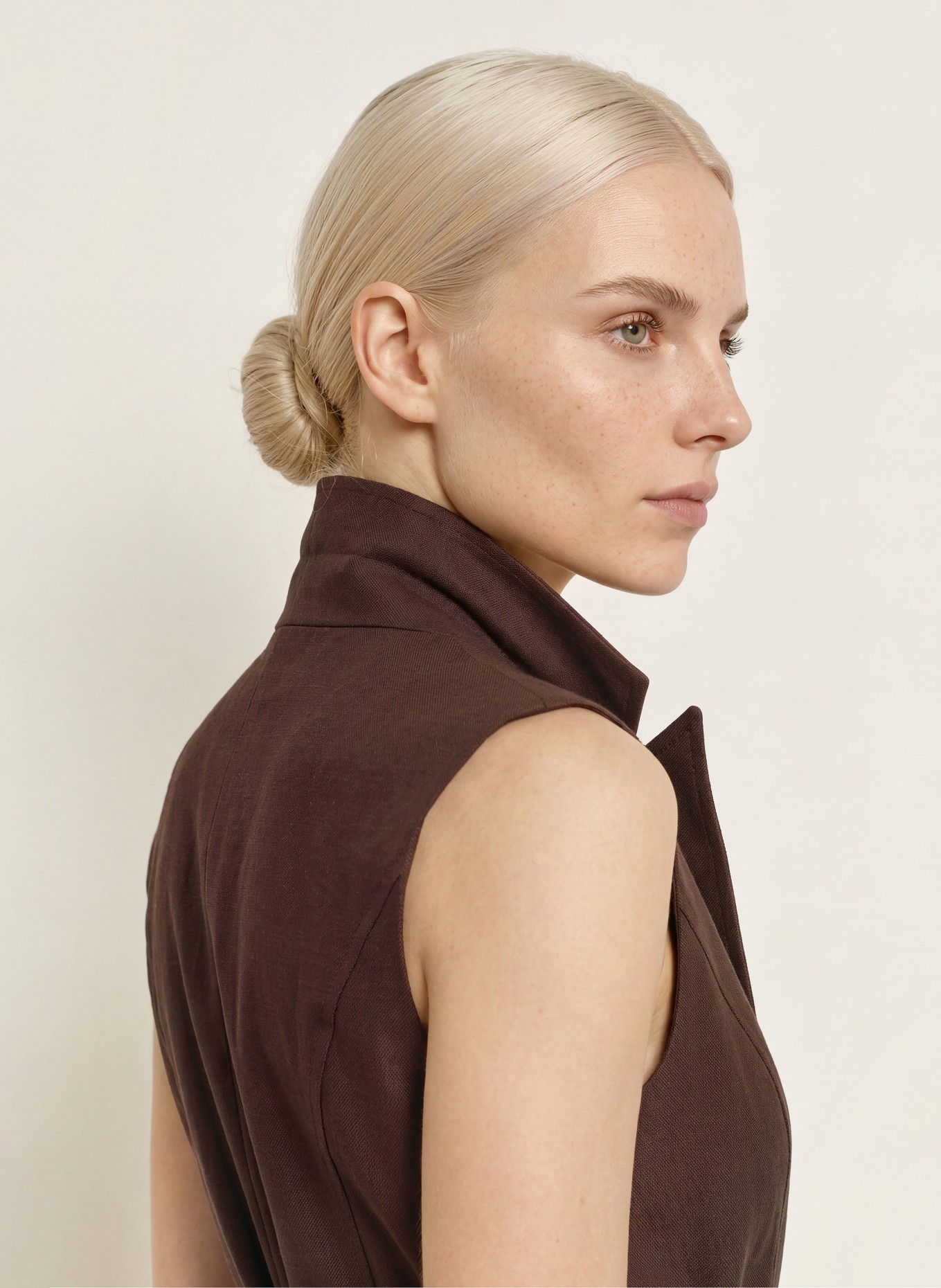 GUESS CARLA linen vest: DARK BROWN