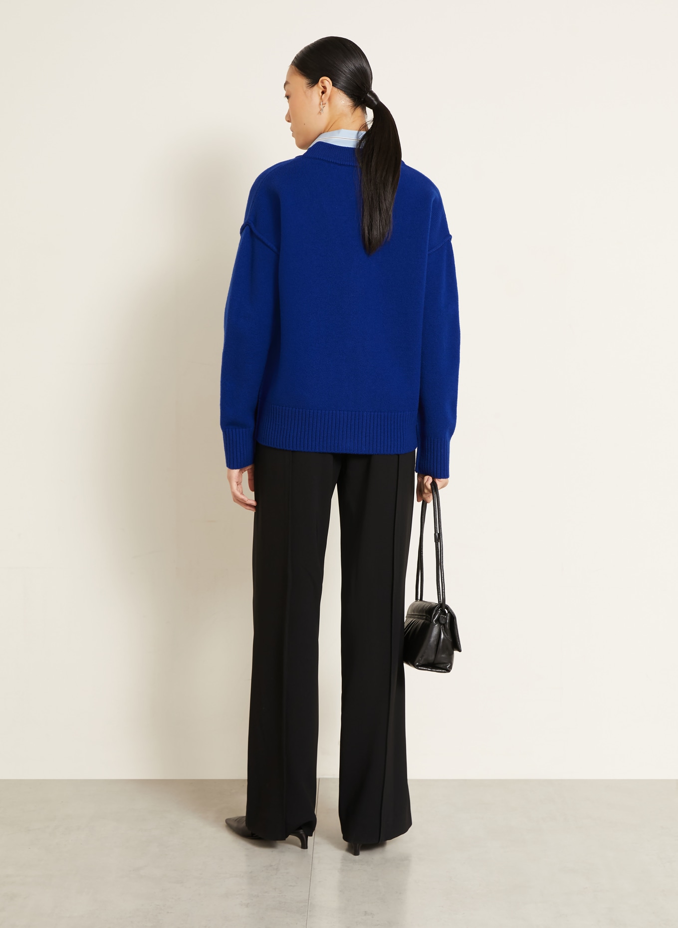 AMI PARIS Strickjacke: BLAU / SCHWARZ