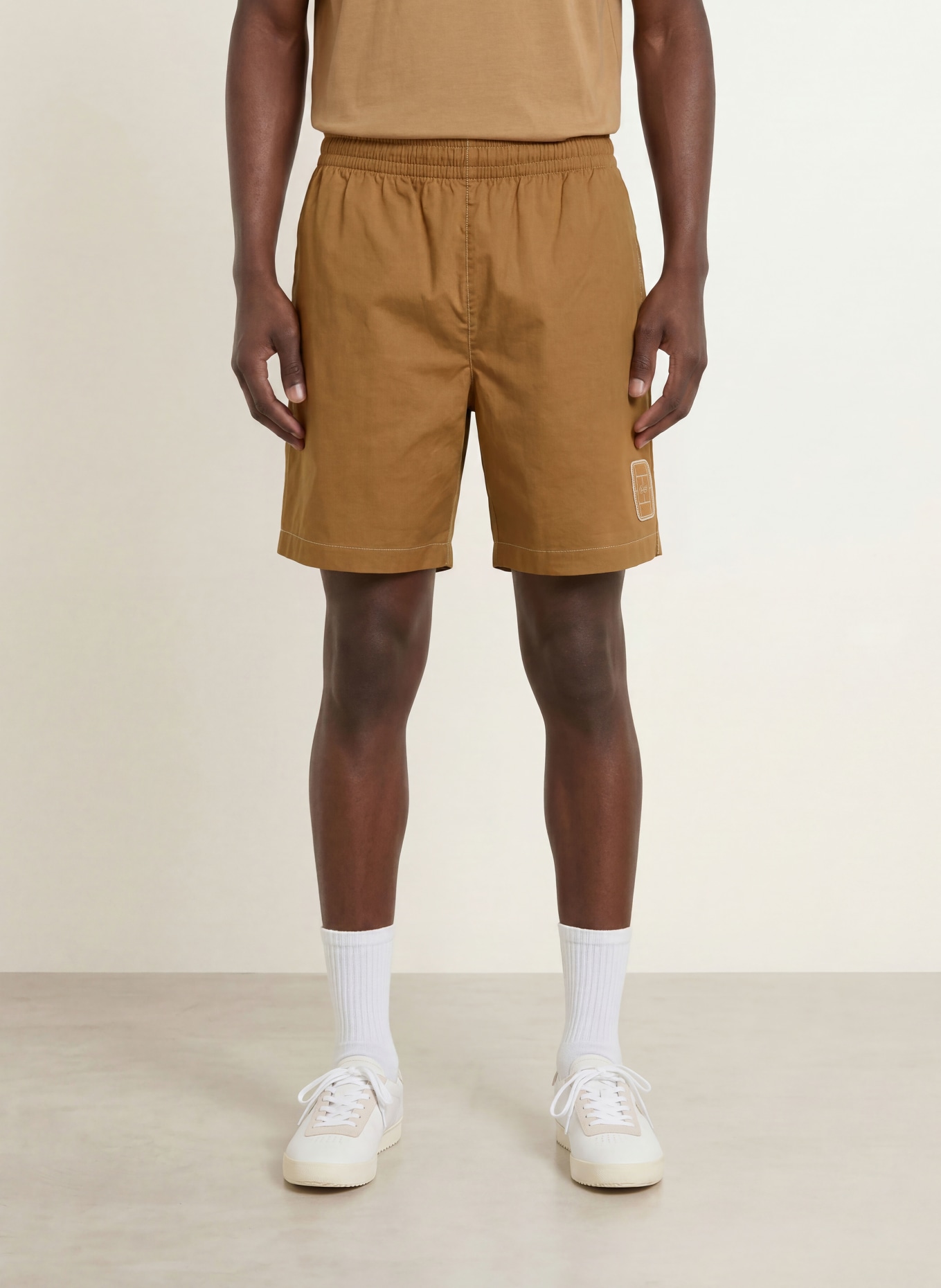 LACOSTE Shorts i afslappet pasform: LYSEBRUN